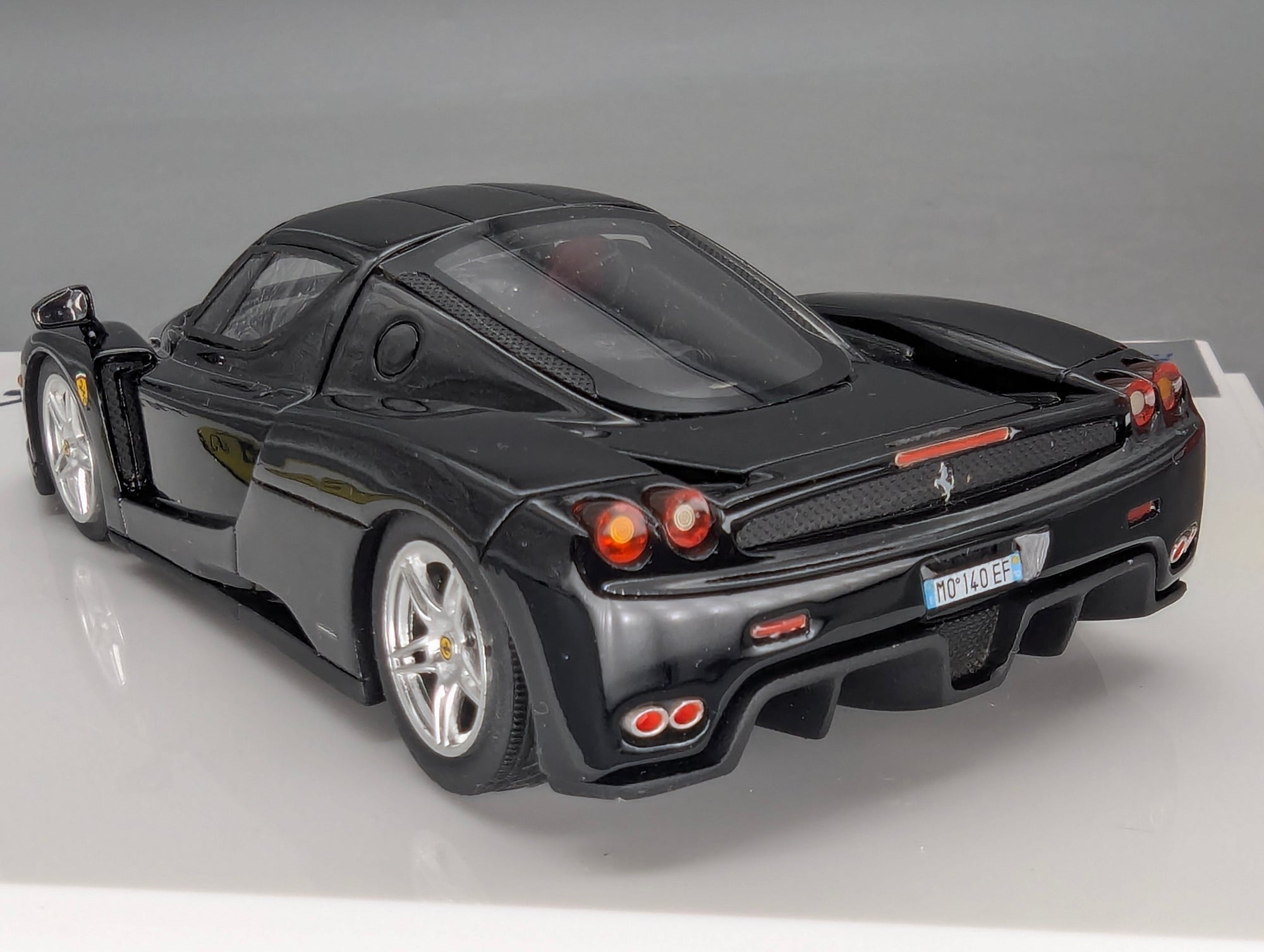 Modellautos 1:43 BBR Ferrari Enzo Salone di Parigi / Paris 2002 mit Vitrine und OVP