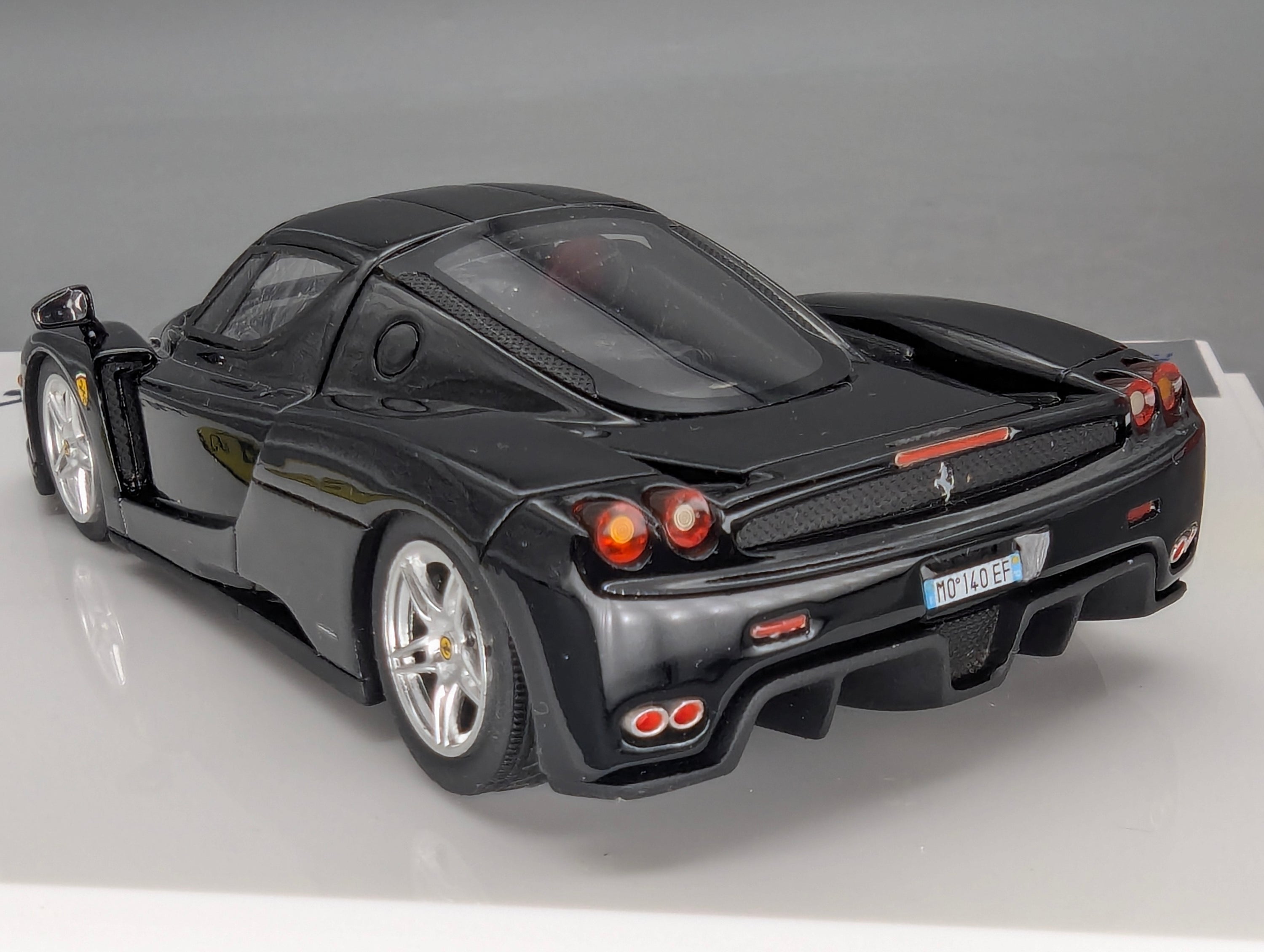 Modellautos 1:43 BBR Ferrari Enzo Salone di Parigi / Paris 2002 mit Vitrine und OVP