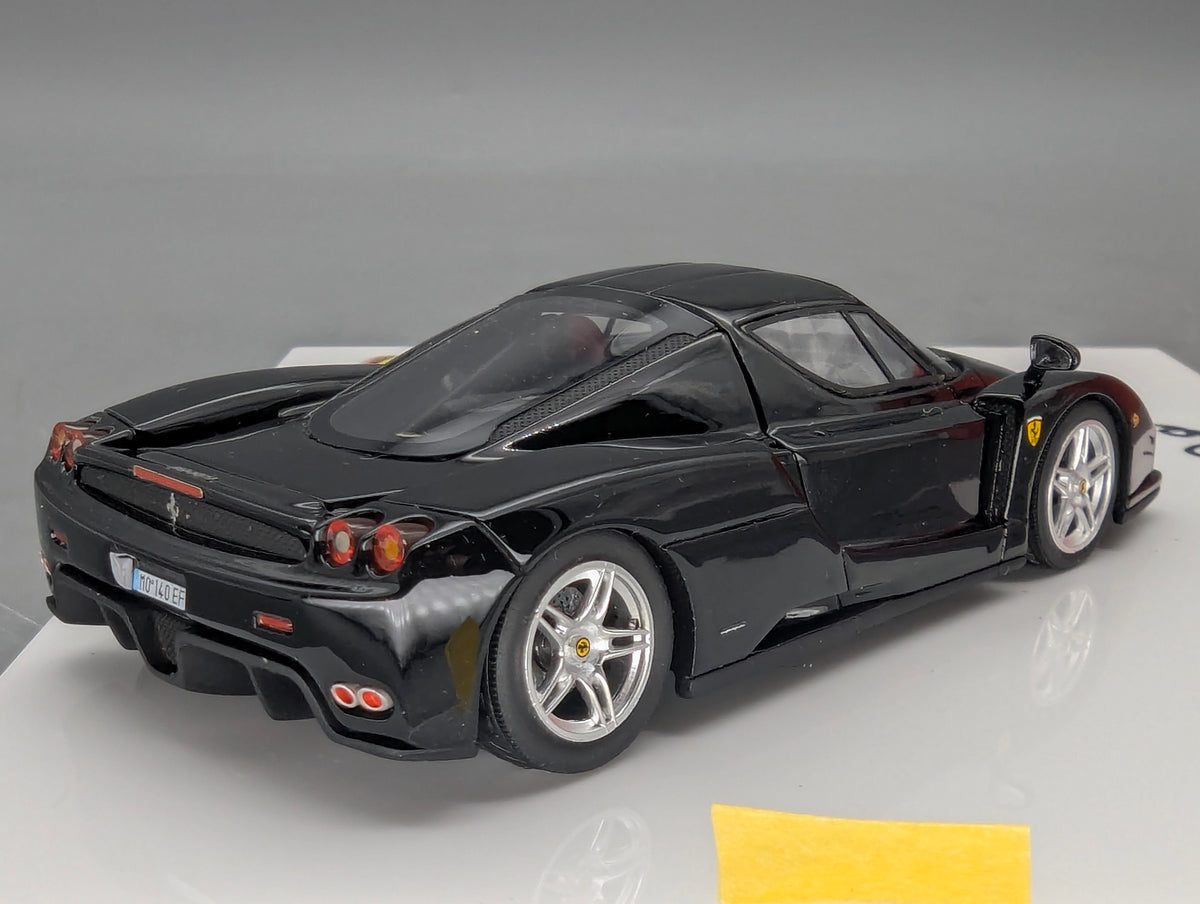 Modellautos 1:43 BBR Ferrari Enzo Salone di Parigi / Paris 2002 mit Vitrine und OVP