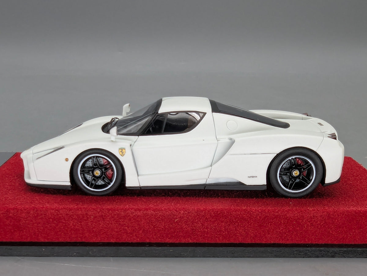 Modellautos 1:43 BBR Ferrari Enzo Special Version Ltd 13/20 mit Vitrine und OVP