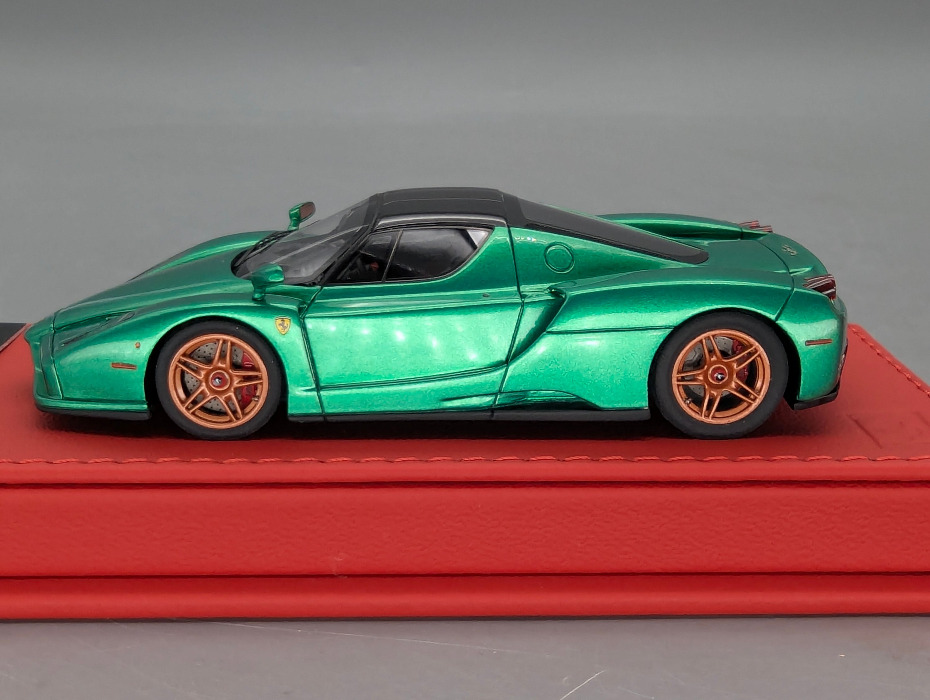Modellautos 1:43 BBR Deluxe Ferrari Enzo Met. Green Ltd 01/10 mit OVP