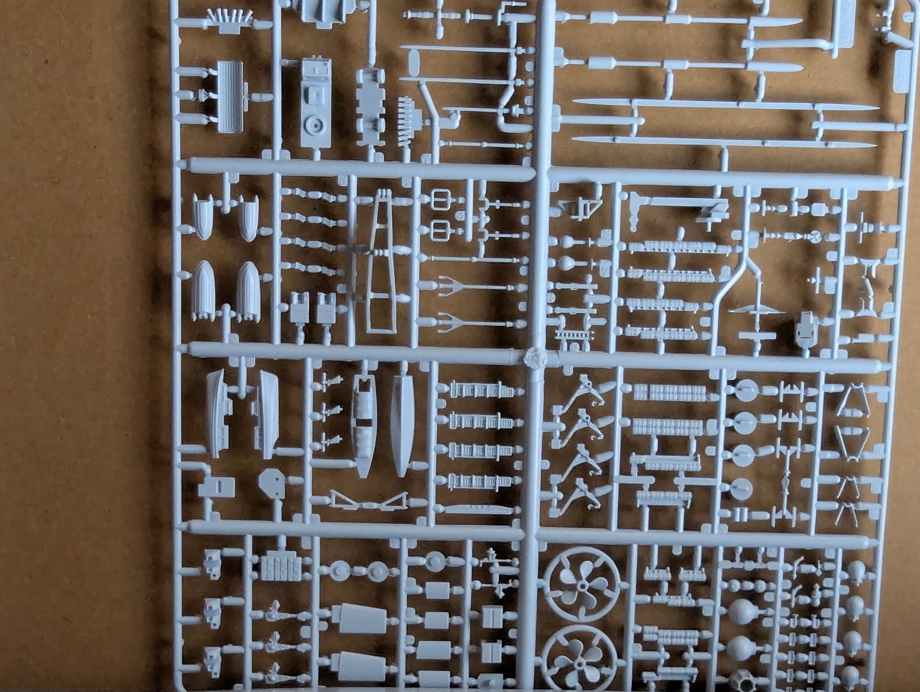Schiff Modell Bausatz 1:350 Airfix A14201 HMS Illustrious Flugzeugträger mit OVP