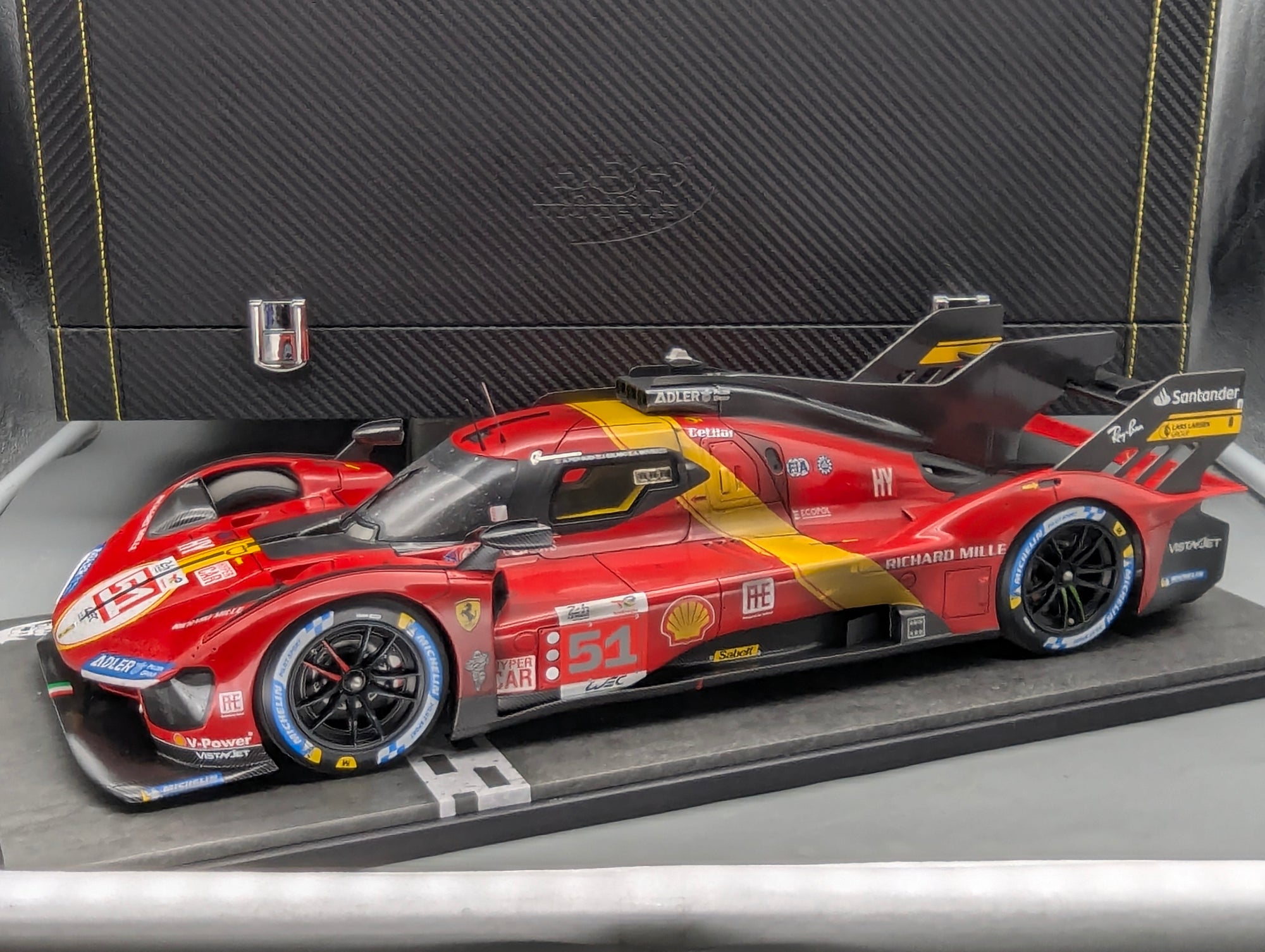 Modellautos 1:12 BBR Ferrari 499P WINNER 24h Le Mans 2023 DIRTY VERSION Ltd 048/299 #51 mit Kofferbox und OVP