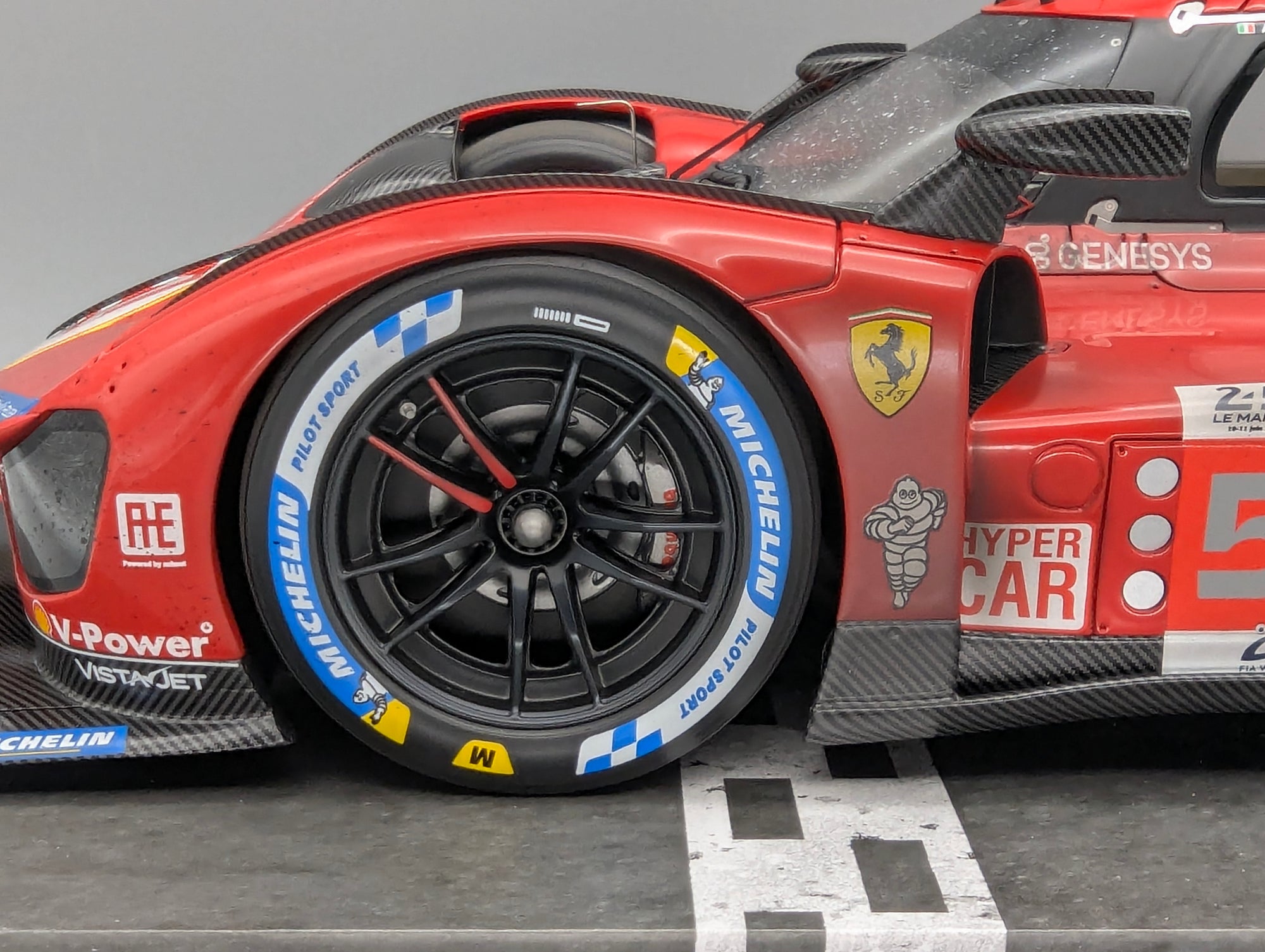 Modellautos 1:12 BBR Ferrari 499P WINNER 24h Le Mans 2023 DIRTY VERSION Ltd 048/299 #51 mit Kofferbox und OVP