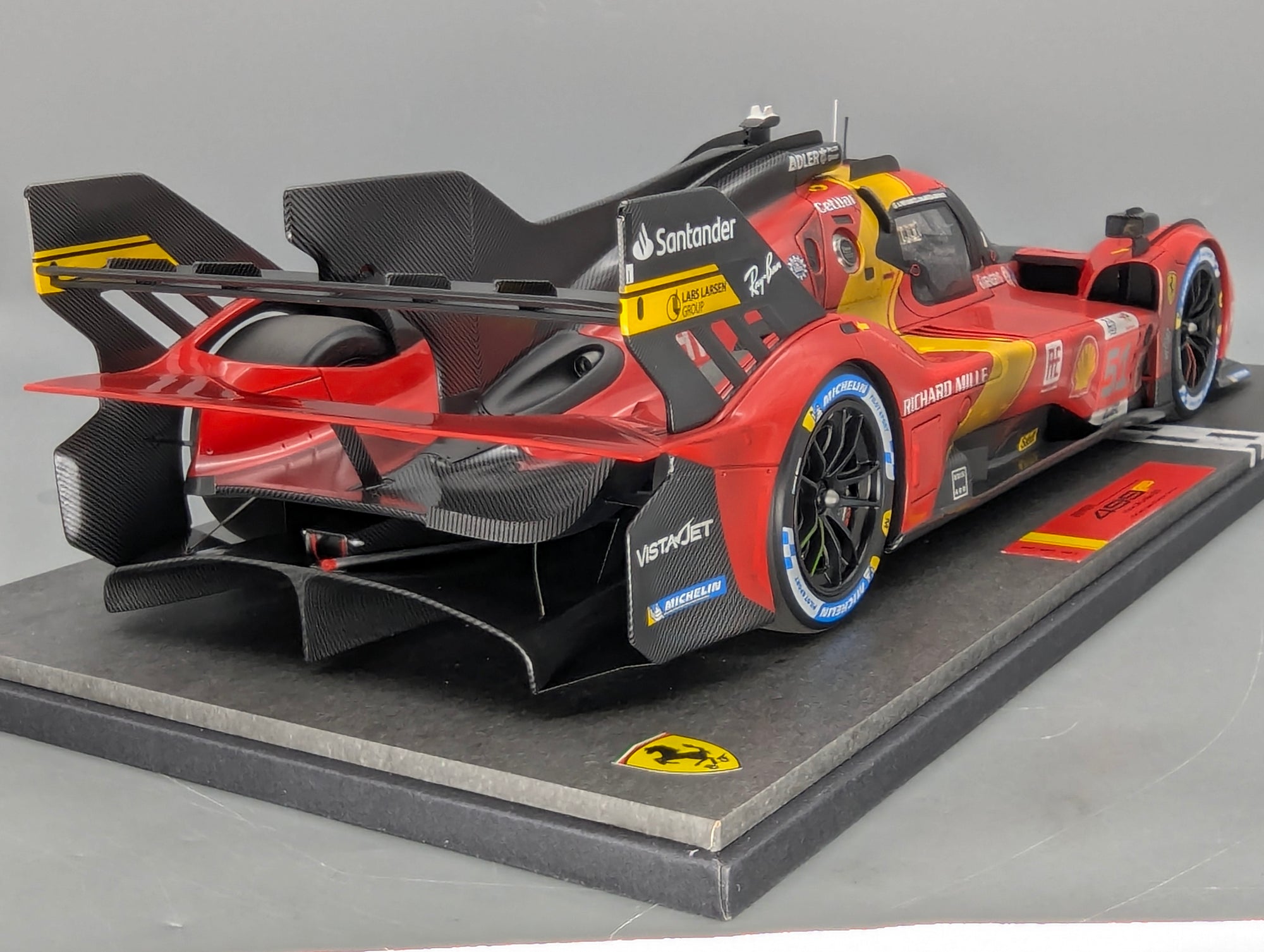 Modellautos 1:12 BBR Ferrari 499P WINNER 24h Le Mans 2023 DIRTY VERSION Ltd 048/299 #51 mit Kofferbox und OVP