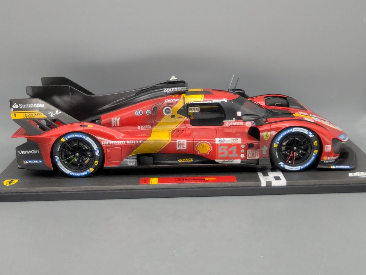 Modellautos 1:12 BBR Ferrari 499P WINNER 24h Le Mans 2023 DIRTY VERSION Ltd 048/299 #51 mit Kofferbox und OVP