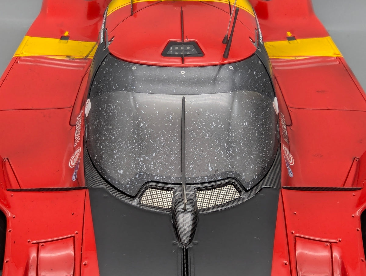 Modellautos 1:12 BBR Ferrari 499P WINNER 24h Le Mans 2023 DIRTY VERSION Ltd 048/299 #51 mit Kofferbox und OVP