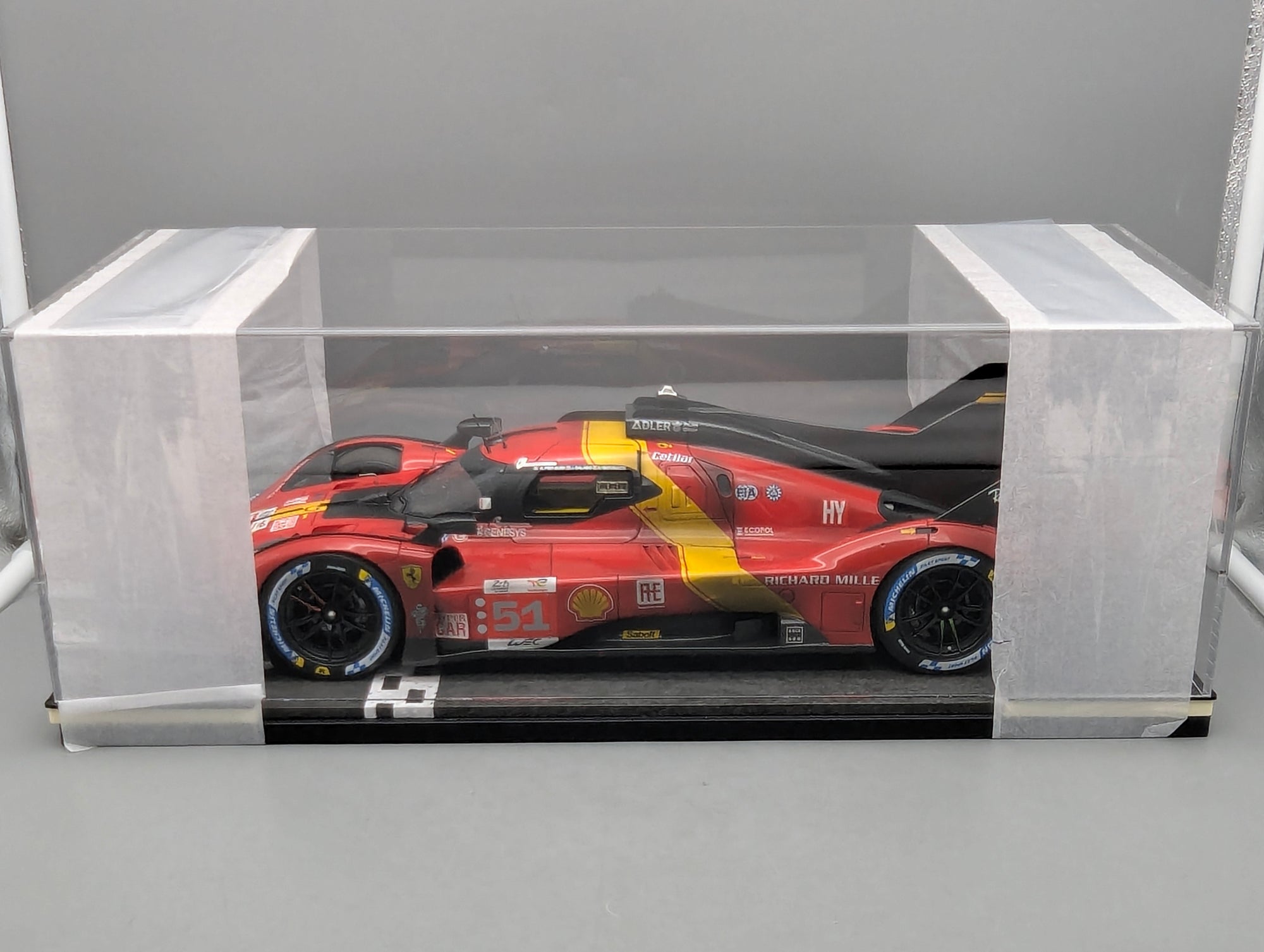 Modellautos 1:12 BBR Ferrari 499P WINNER 24h Le Mans 2023 DIRTY VERSION Ltd 048/299 #51 mit Kofferbox und OVP