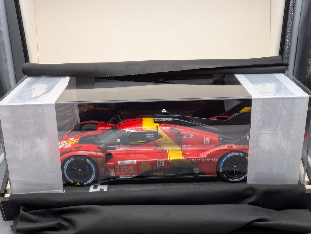Modellautos 1:12 BBR Ferrari 499P WINNER 24h Le Mans 2023 DIRTY VERSION Ltd 048/299 #51 mit Kofferbox und OVP