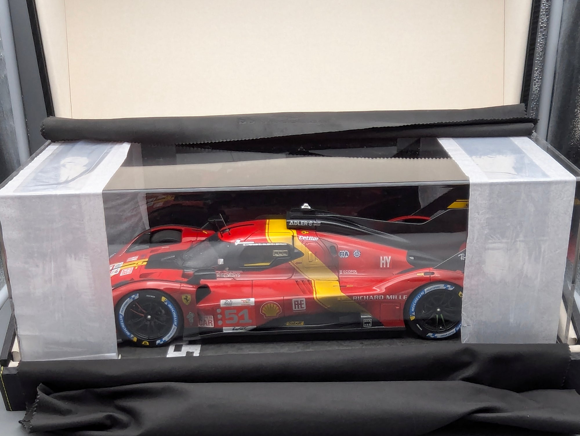 Modellautos 1:12 BBR Ferrari 499P WINNER 24h Le Mans 2023 DIRTY VERSION Ltd 048/299 #51 mit Kofferbox und OVP