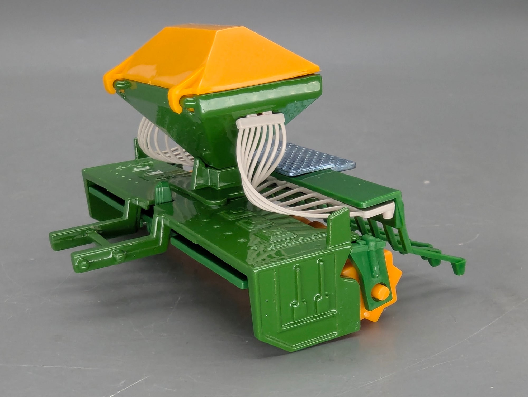 Landwirtschafts Modelle 1:32 Siku Farmer 2261 Saatdrillmaschine mit OVP
