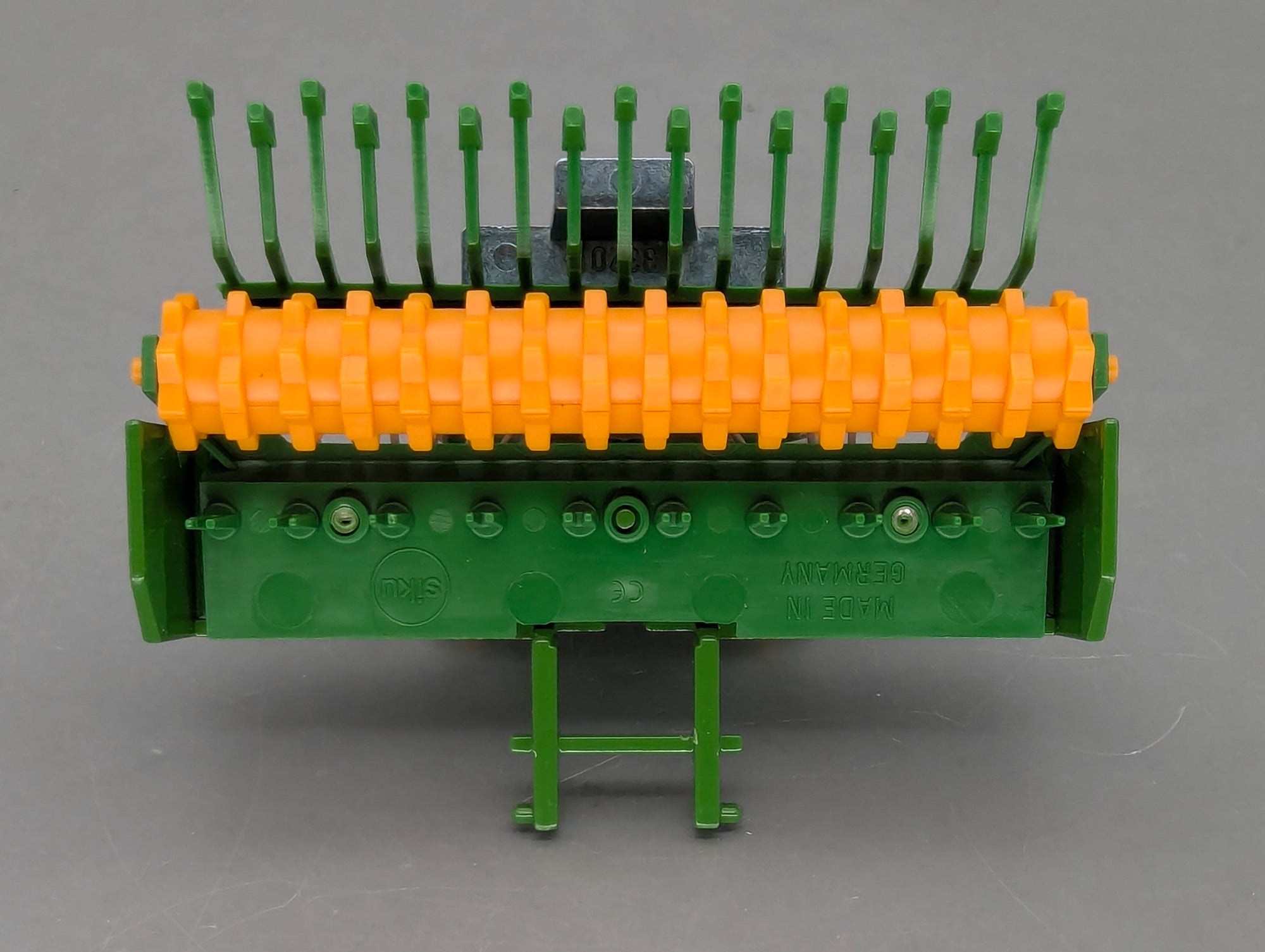 Landwirtschafts Modelle 1:32 Siku Farmer 2261 Saatdrillmaschine mit OVP