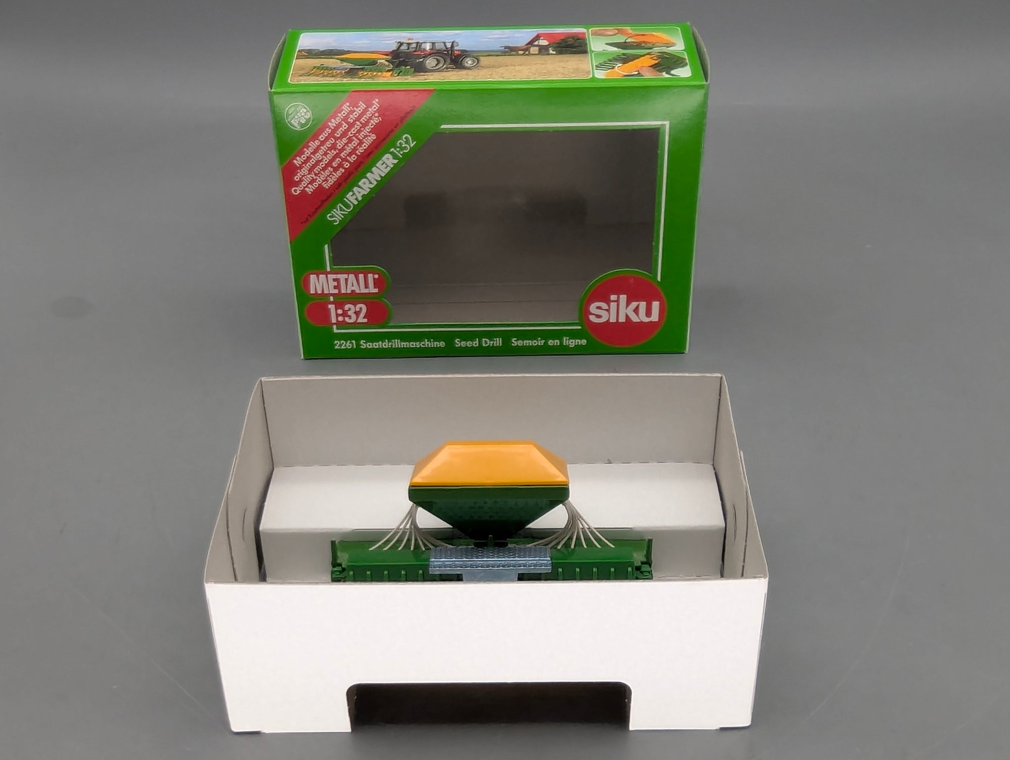 Landwirtschafts Modelle 1:32 Siku Farmer 2261 Saatdrillmaschine mit OVP