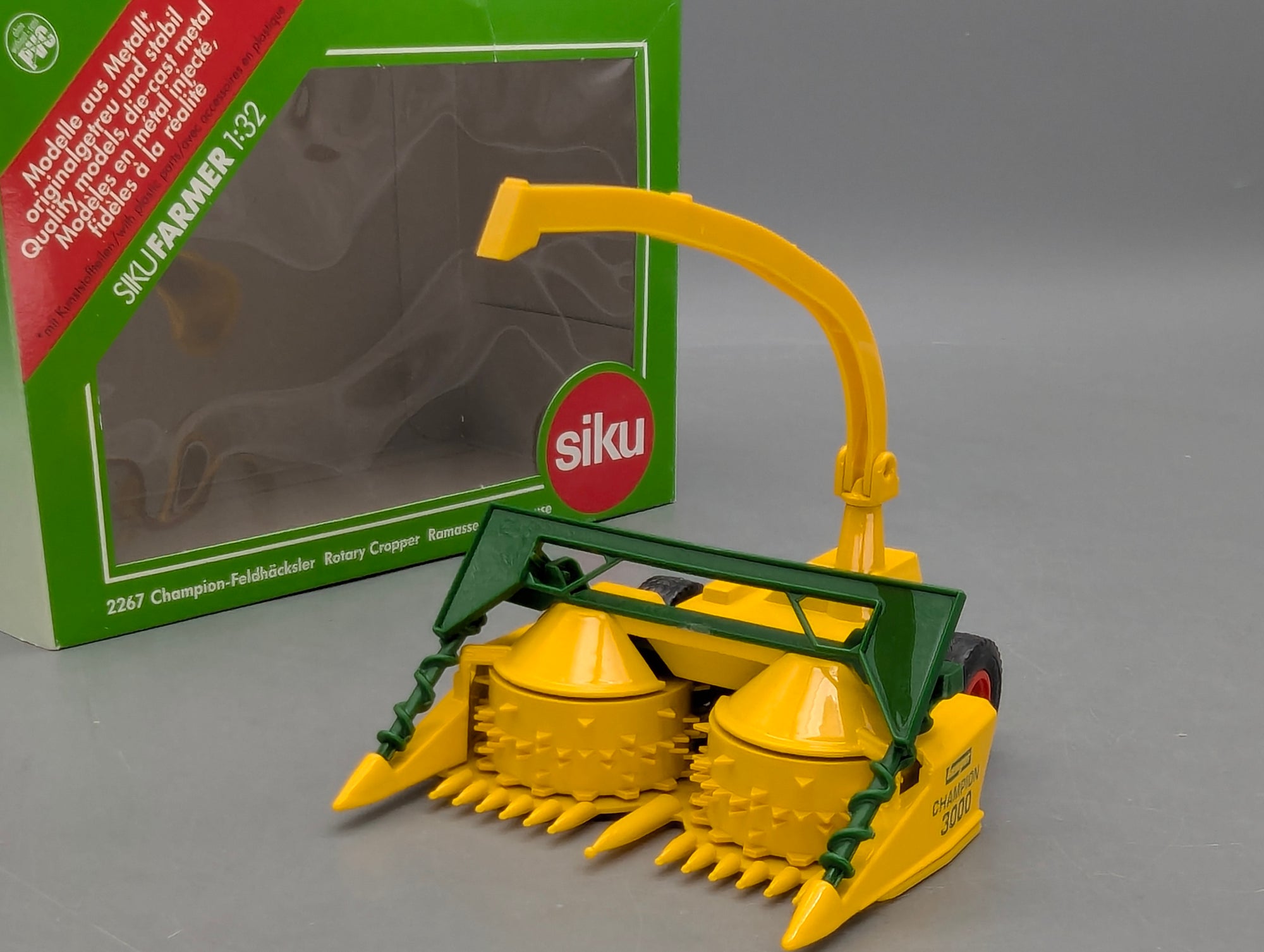 Landwirtschafts Modelle 1:32 Siku Farmer 2267 Champion Feldhäcksler mit OVP