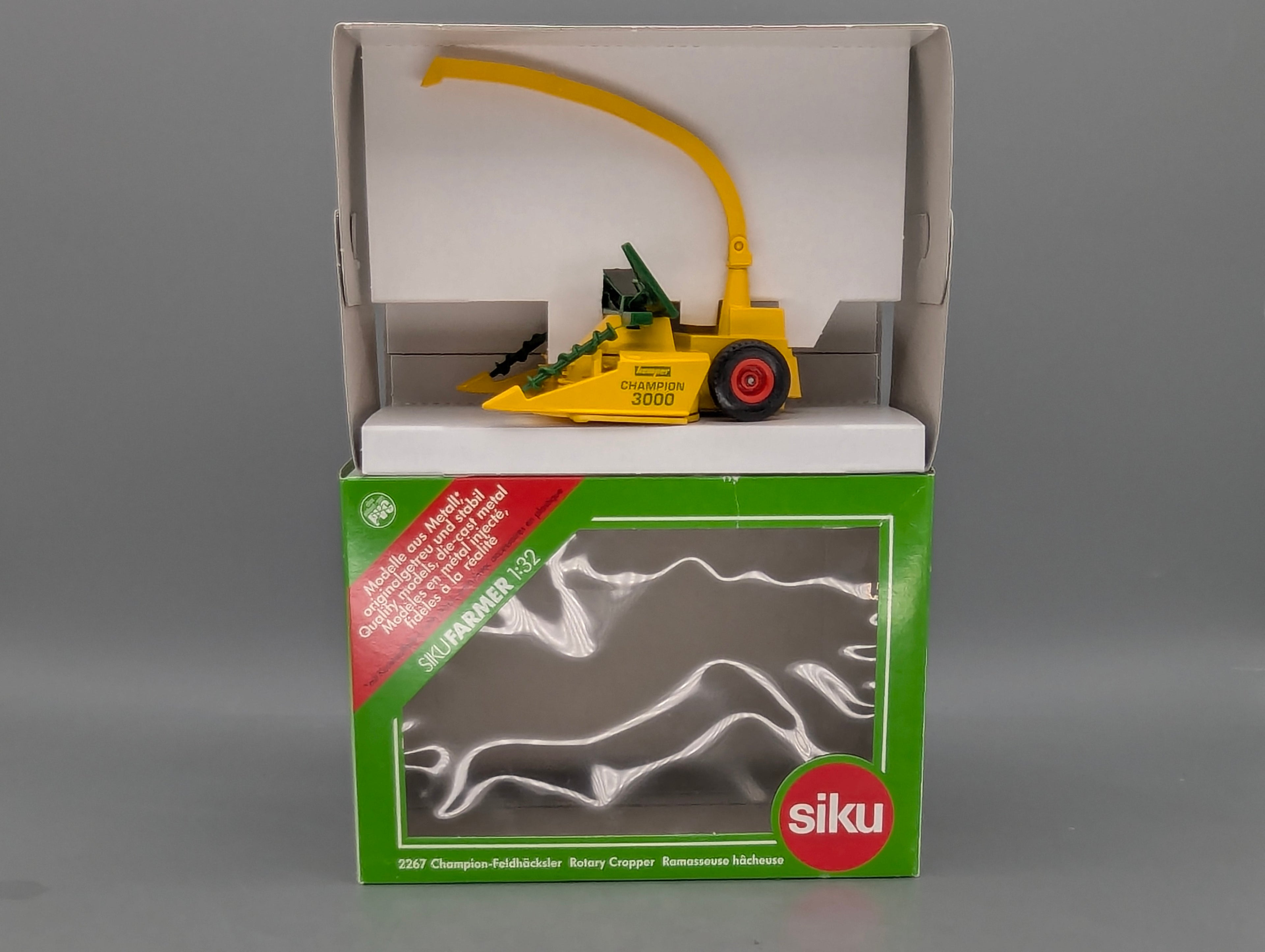Landwirtschafts Modelle 1:32 Siku Farmer 2267 Champion Feldhäcksler mit OVP