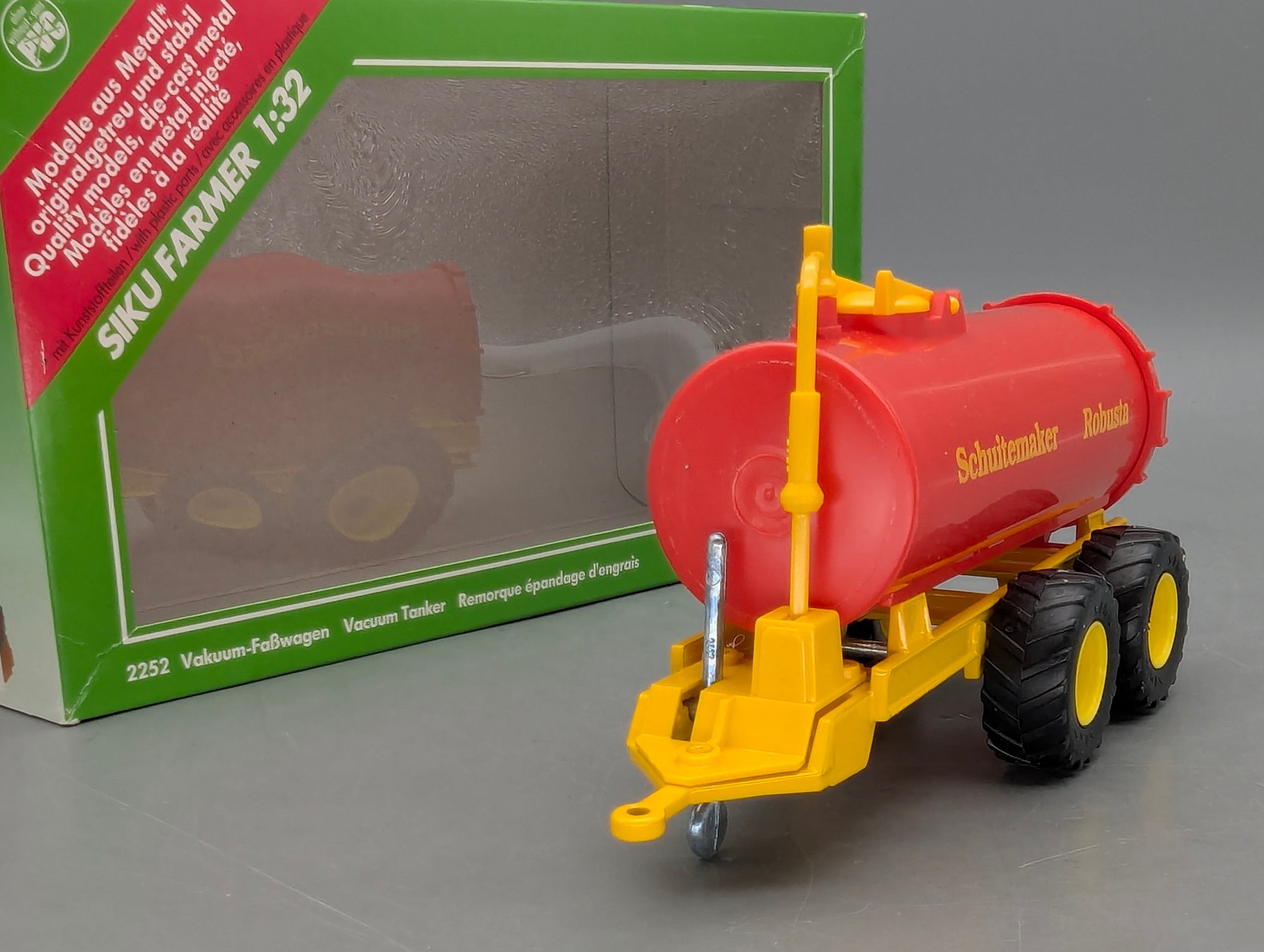 Landwirtschafts Modelle 1:32 Siku Farmer 2252 Vakuum Fasswagen Schuitemaker Robusta OVP