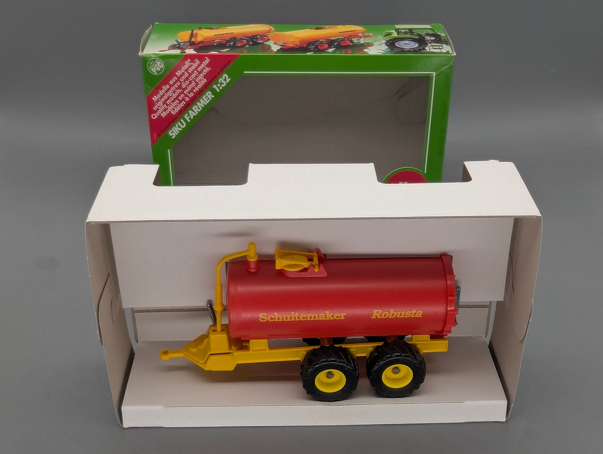 Landwirtschafts Modelle 1:32 Siku Farmer 2252 Vakuum Fasswagen Schuitemaker Robusta OVP