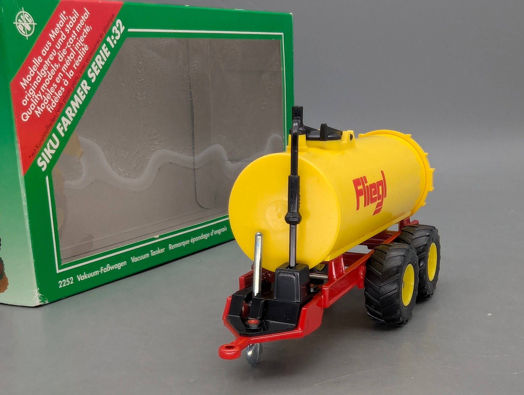 Landwirtschafts Modelle 1:32 Siku Farmer 2252 Vakuum Fasswagen Fiegl OVP
