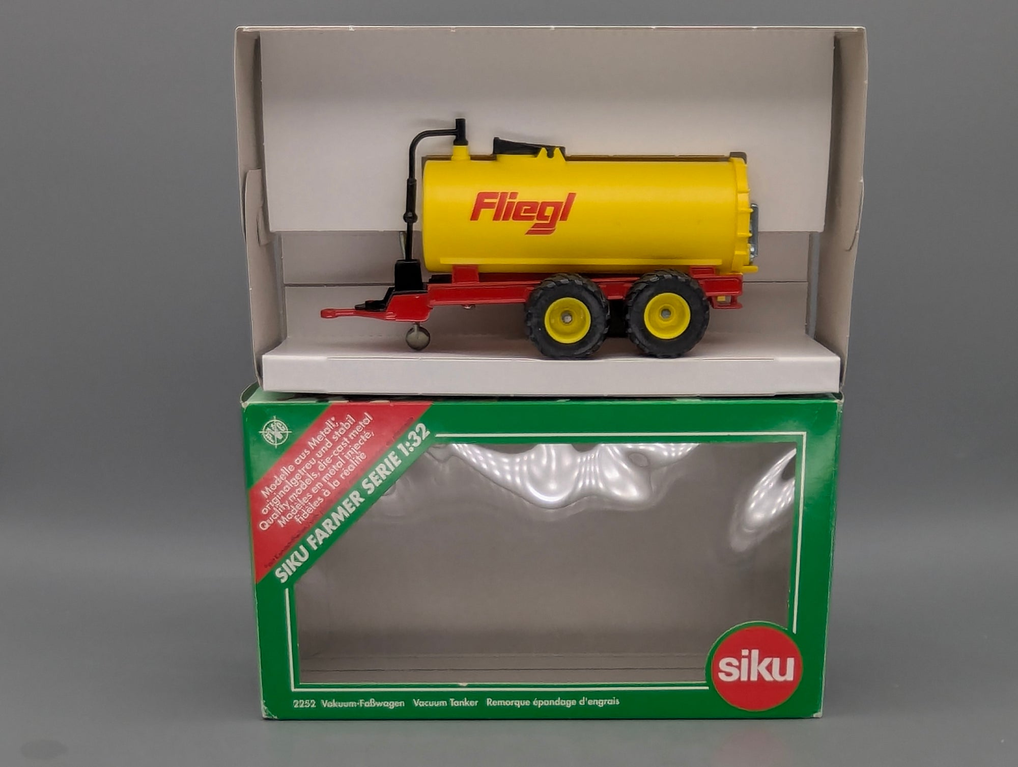 Landwirtschafts Modelle 1:32 Siku Farmer 2252 Vakuum Fasswagen Fiegl OVP