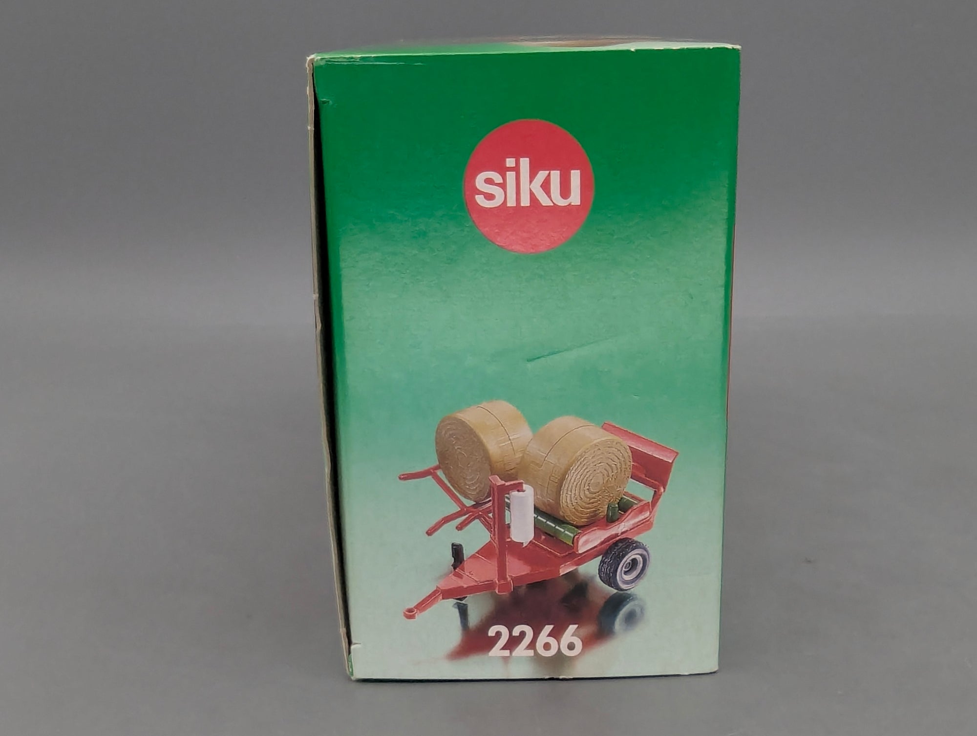 Landwirtschafts Modelle 1:32 Siku Farmer 2266 Rundballenwickler mit 2 Rundballen und OVP