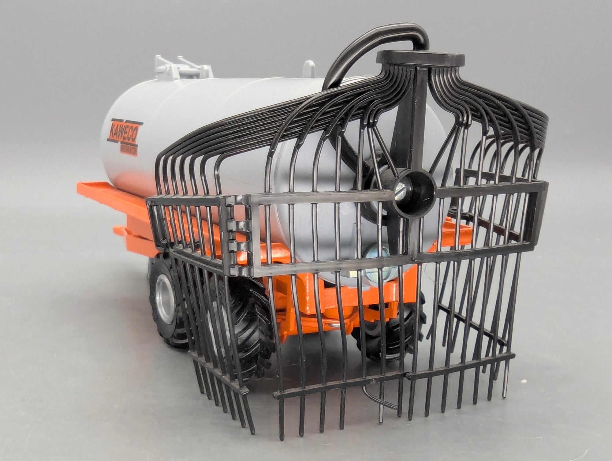 Landwirtschafts Modelle 1:32 Siku Farmer 2869 Vakuum Fasswagen mit Injektionsanlage OVP
