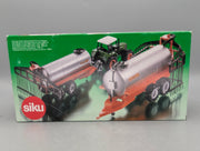 Landwirtschafts Modelle 1:32 Siku Farmer 2869 Vakuum Fasswagen mit Injektionsanlage OVP