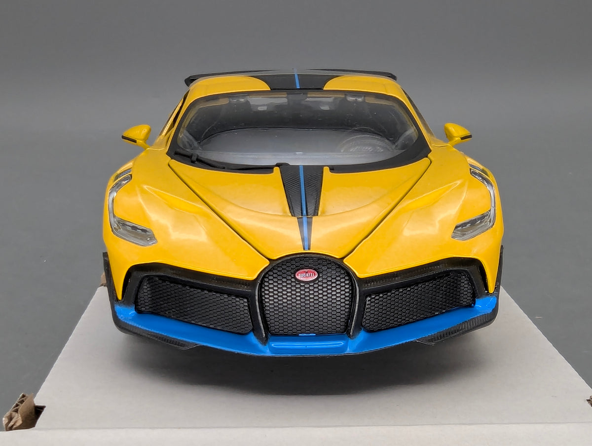 Modellautos 1:24 Maisto Bugatti Divo mit OVP