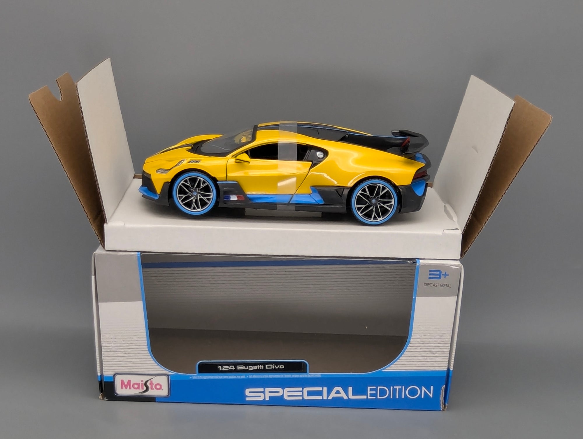 Modellautos 1:24 Maisto Bugatti Divo mit OVP