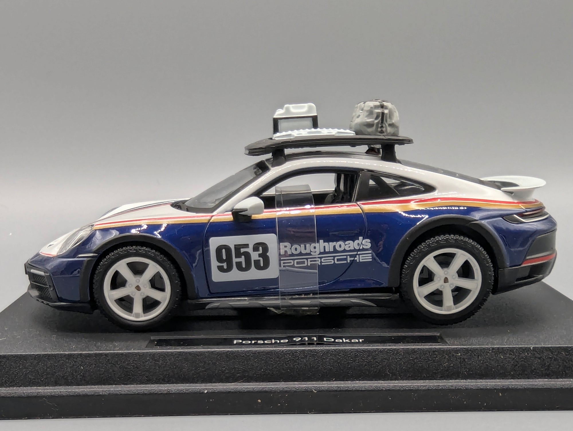 Modellautos 1:24 Bburago Porsche 911 Dakar #953 mit Dealer OVP