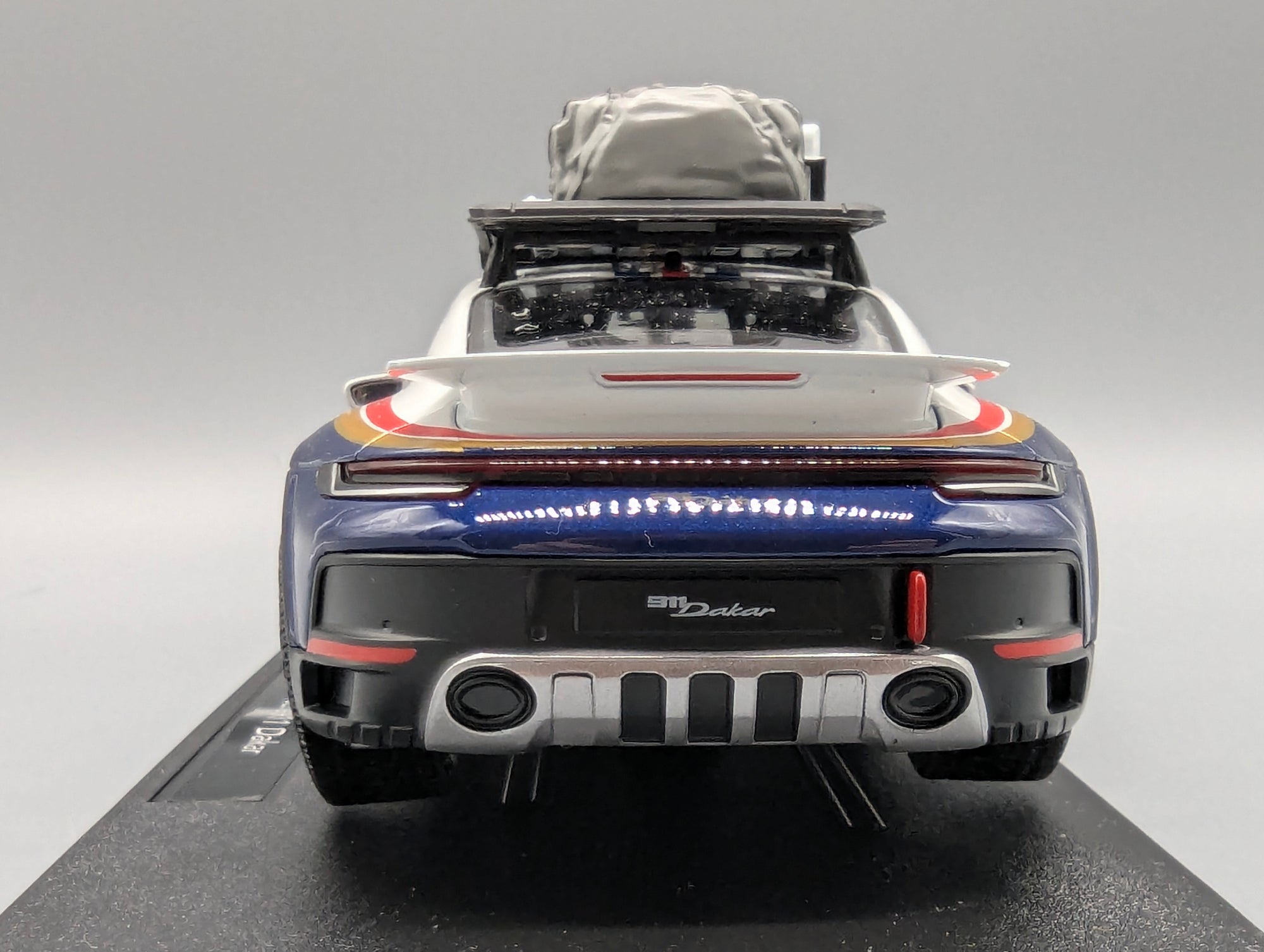 Modellautos 1:24 Bburago Porsche 911 Dakar #953 mit Dealer OVP