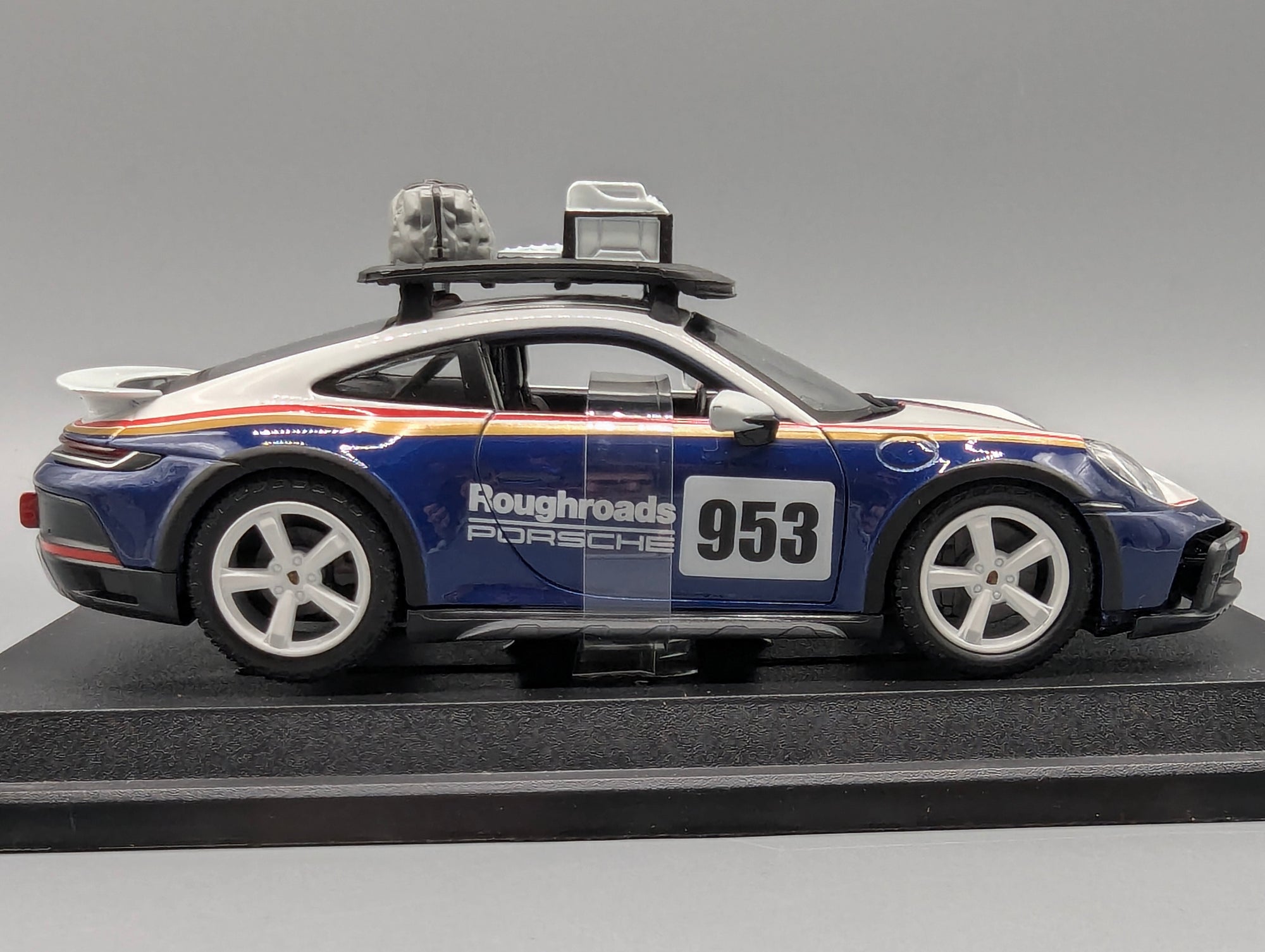 Modellautos 1:24 Bburago Porsche 911 Dakar #953 mit Dealer OVP