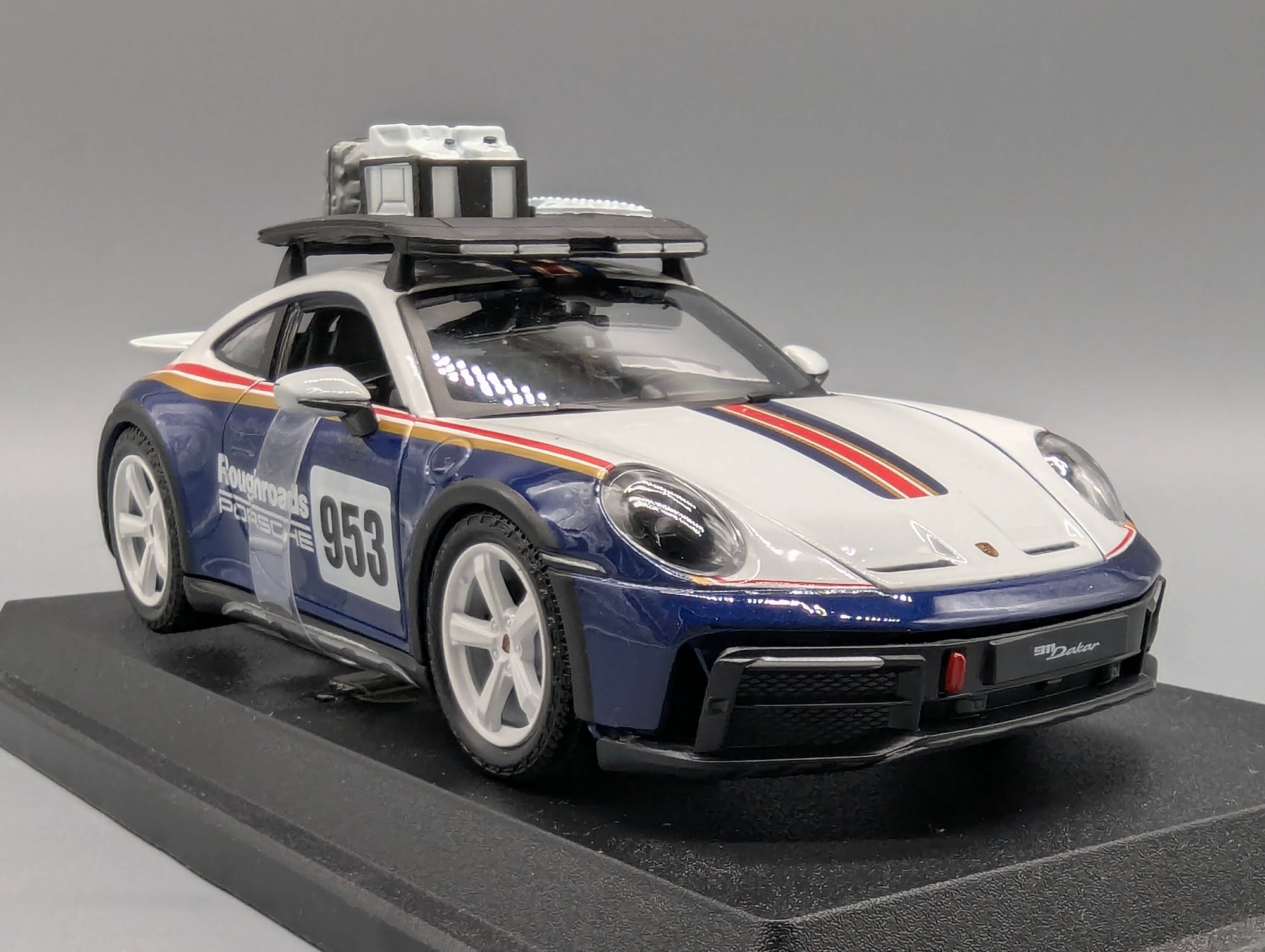 Modellautos 1:24 Bburago Porsche 911 Dakar #953 mit Dealer OVP