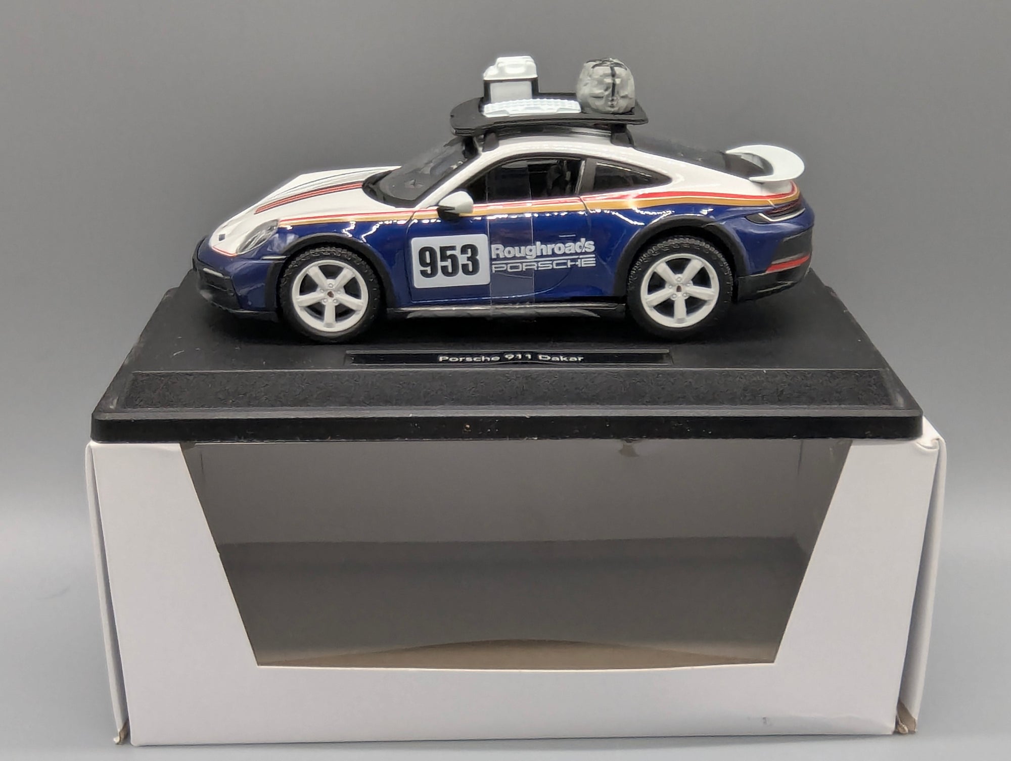 Modellautos 1:24 Bburago Porsche 911 Dakar #953 mit Dealer OVP
