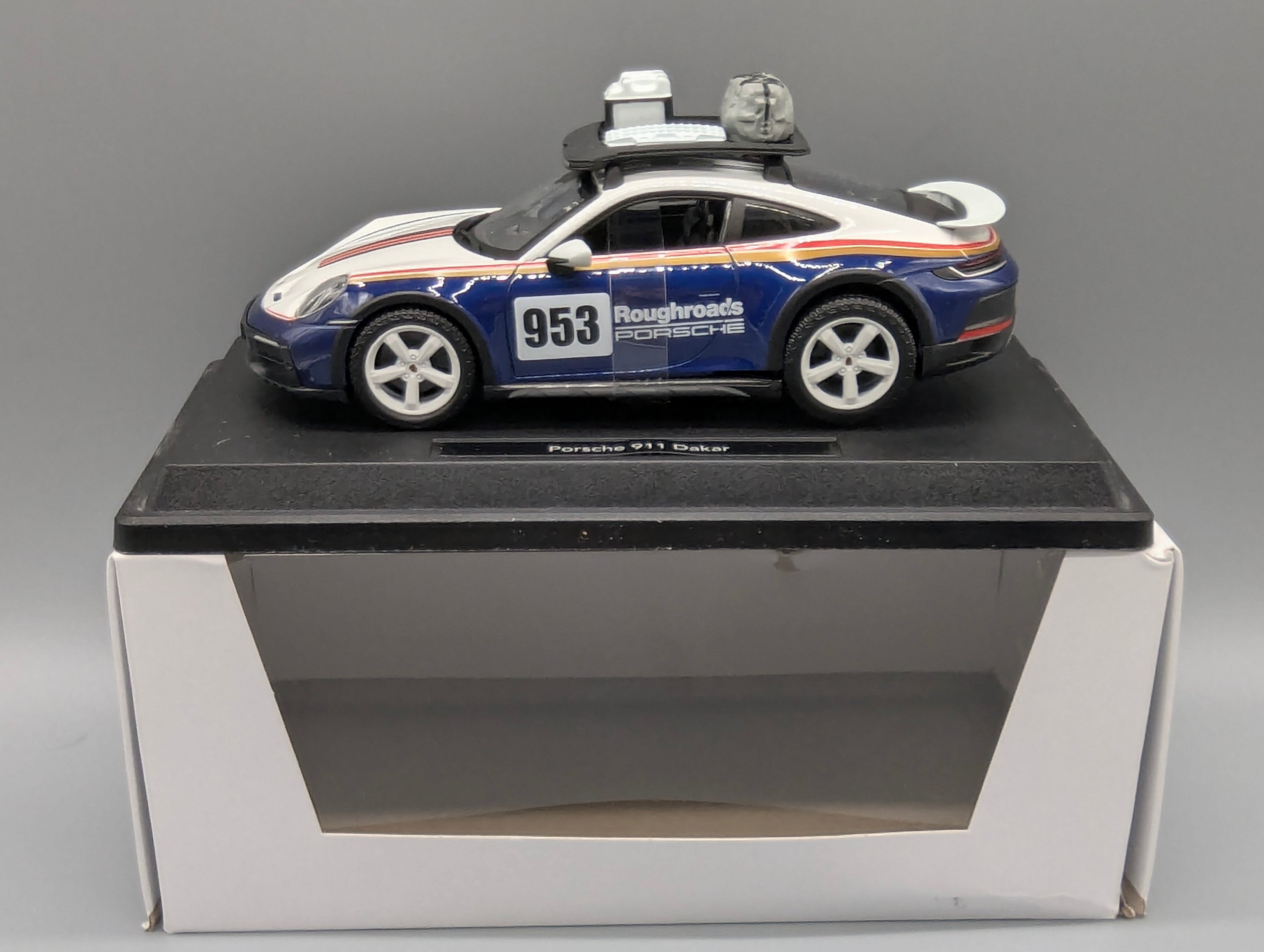 Modellautos 1:24 Bburago Porsche 911 Dakar #953 mit Dealer OVP