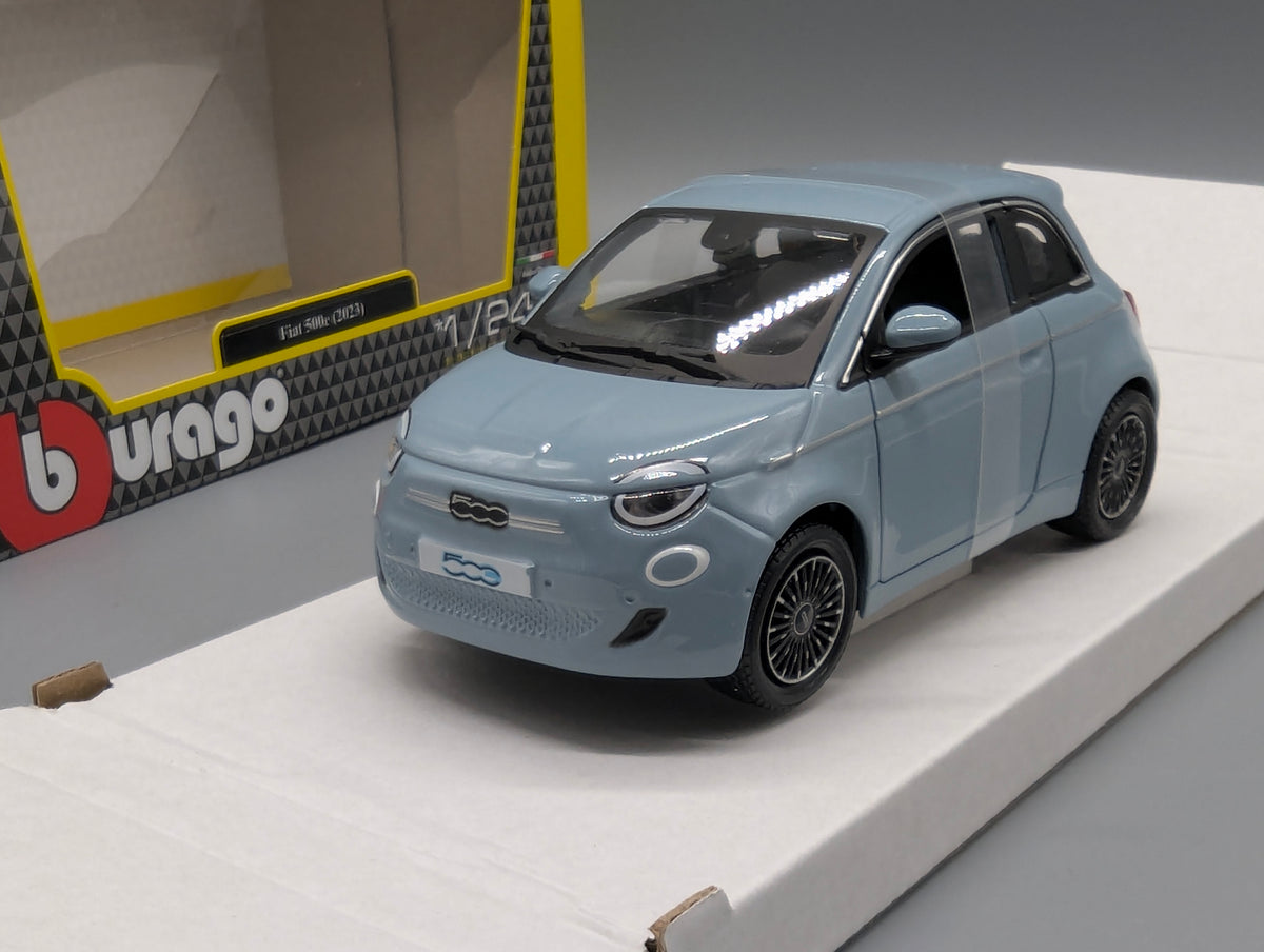 Modellautos 1:24 Bburago Fiat 500e Blau 2023 mit OVP