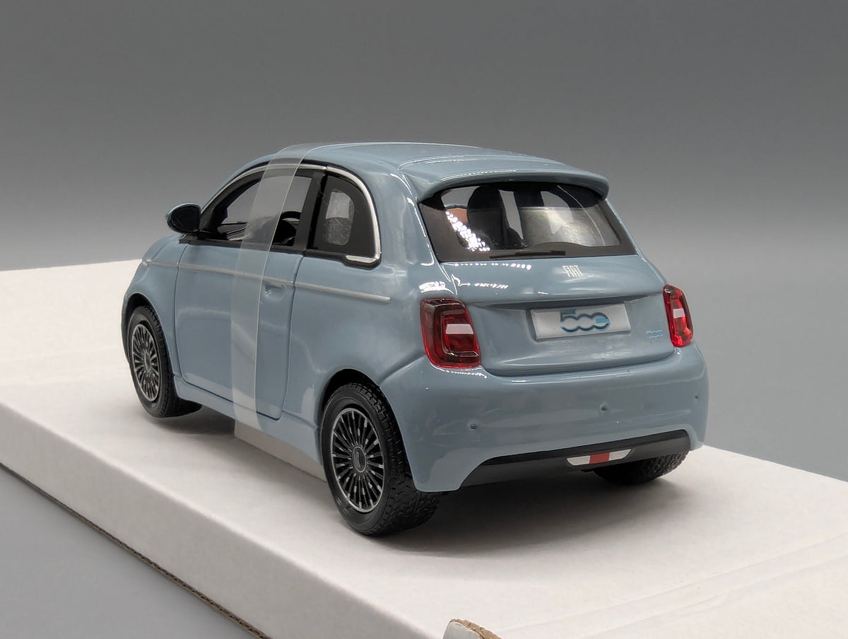Modellautos 1:24 Bburago Fiat 500e Blau 2023 mit OVP