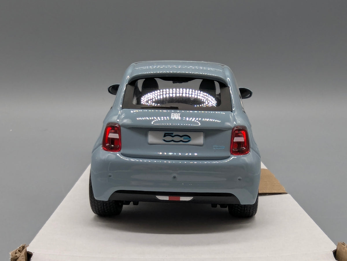 Modellautos 1:24 Bburago Fiat 500e Blau 2023 mit OVP