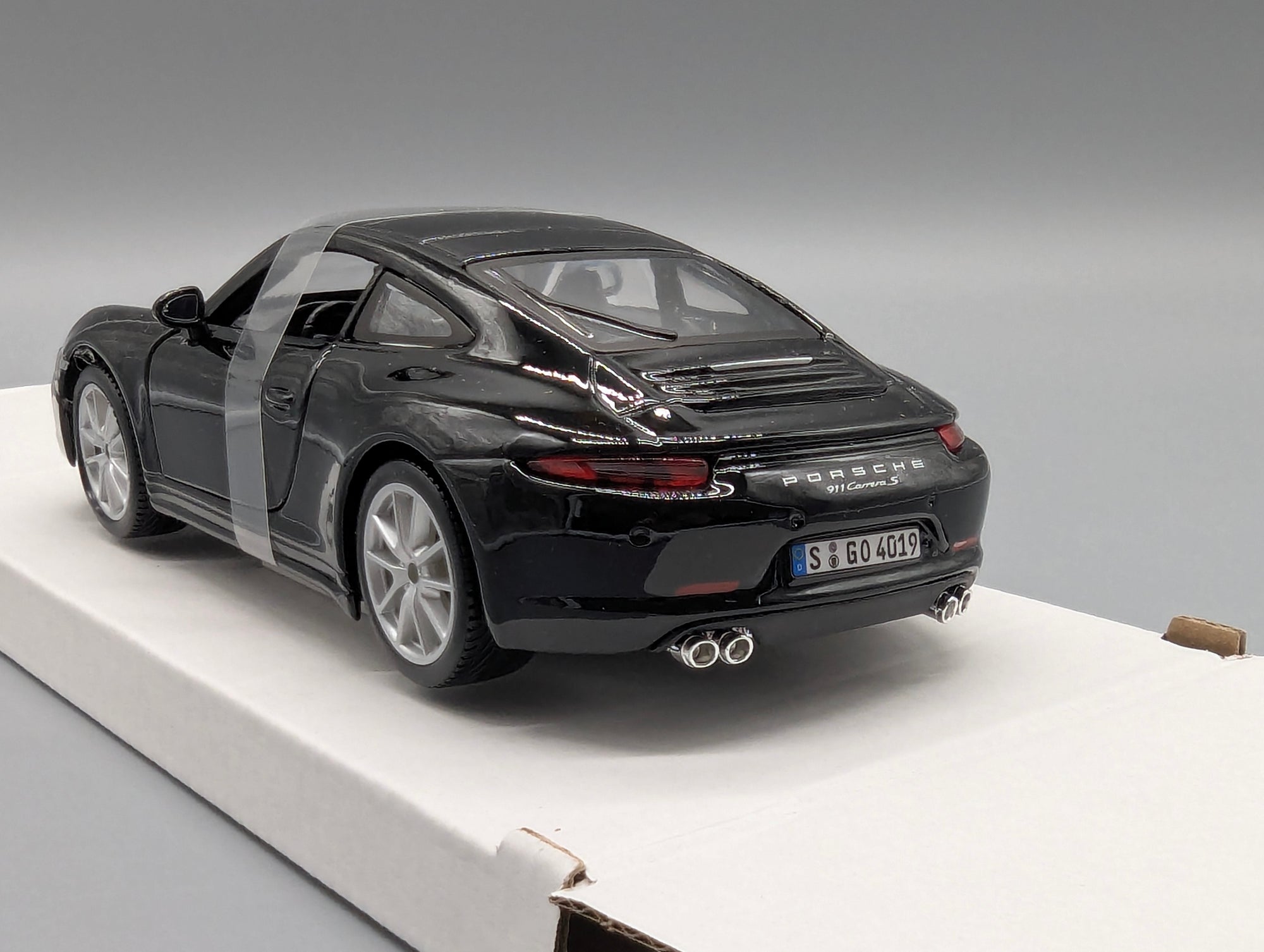 Modellautos 1:24 Bburago Porsche 911 Carrera S Schwarz mit OVP