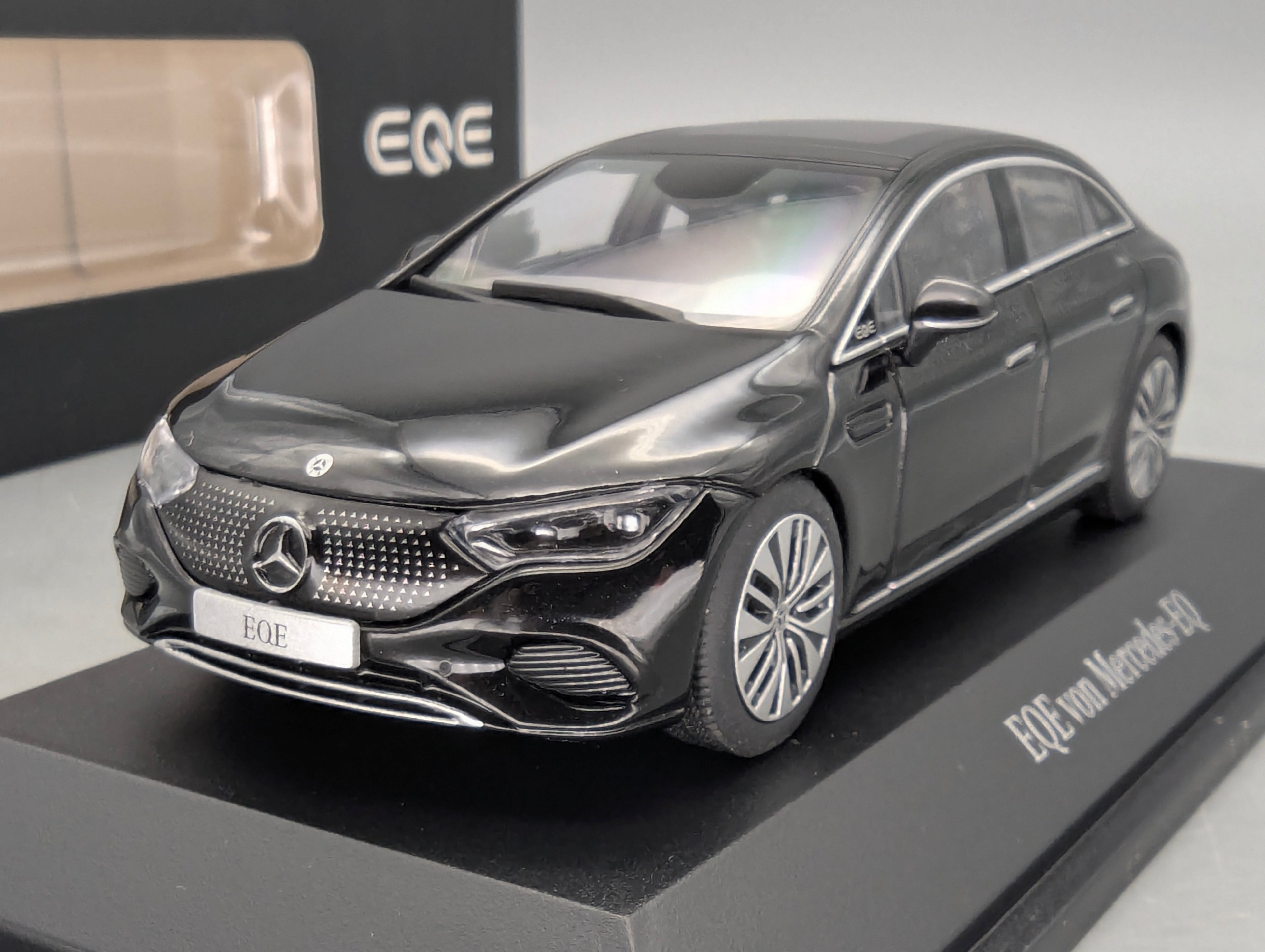 Modellautos 1:43 Herpa Mercedes Benz EQE Obsidianschwarz Schwarz Dealer OVP