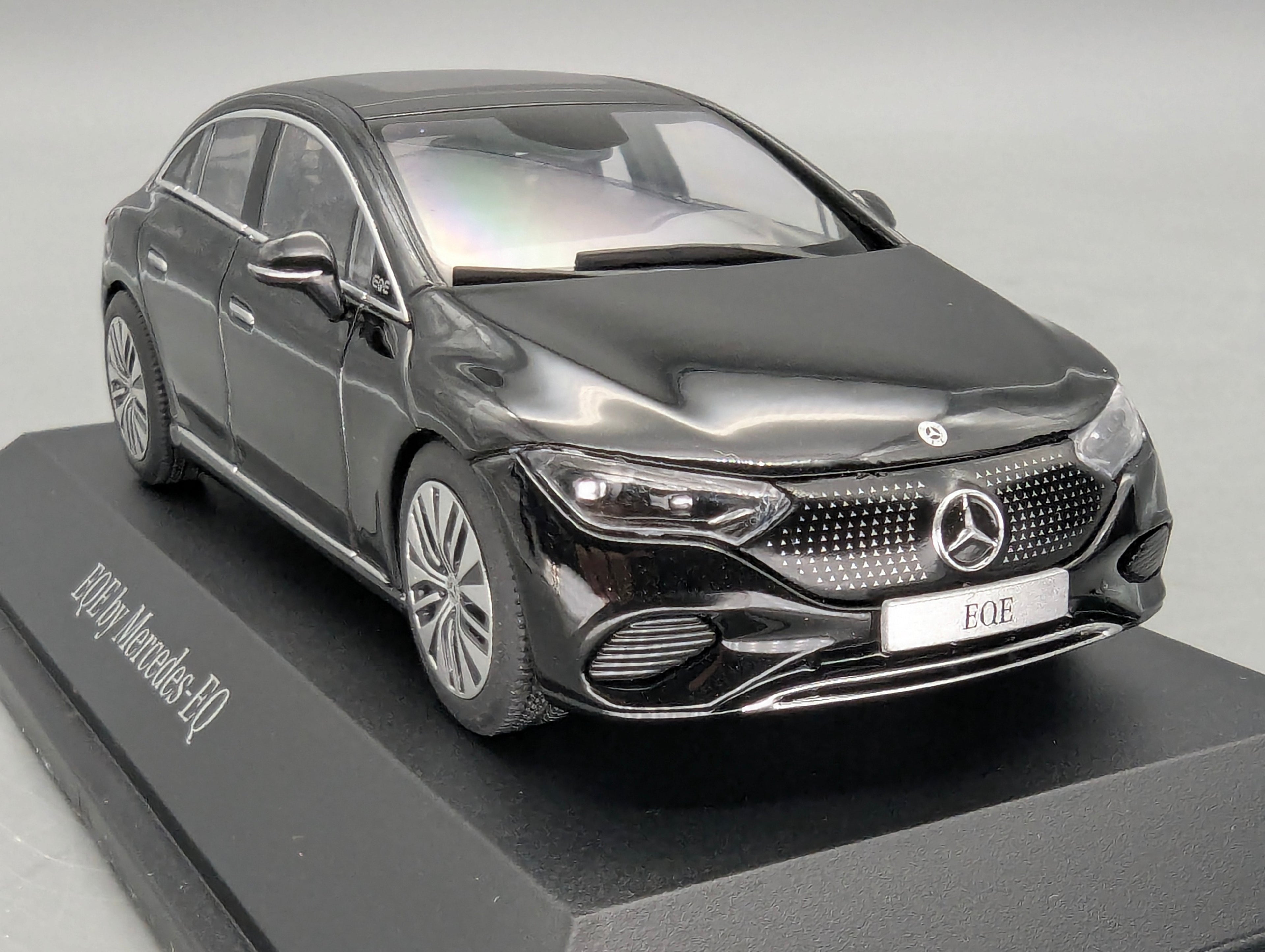 Modellautos 1:43 Herpa Mercedes Benz EQE Obsidianschwarz Schwarz Dealer OVP