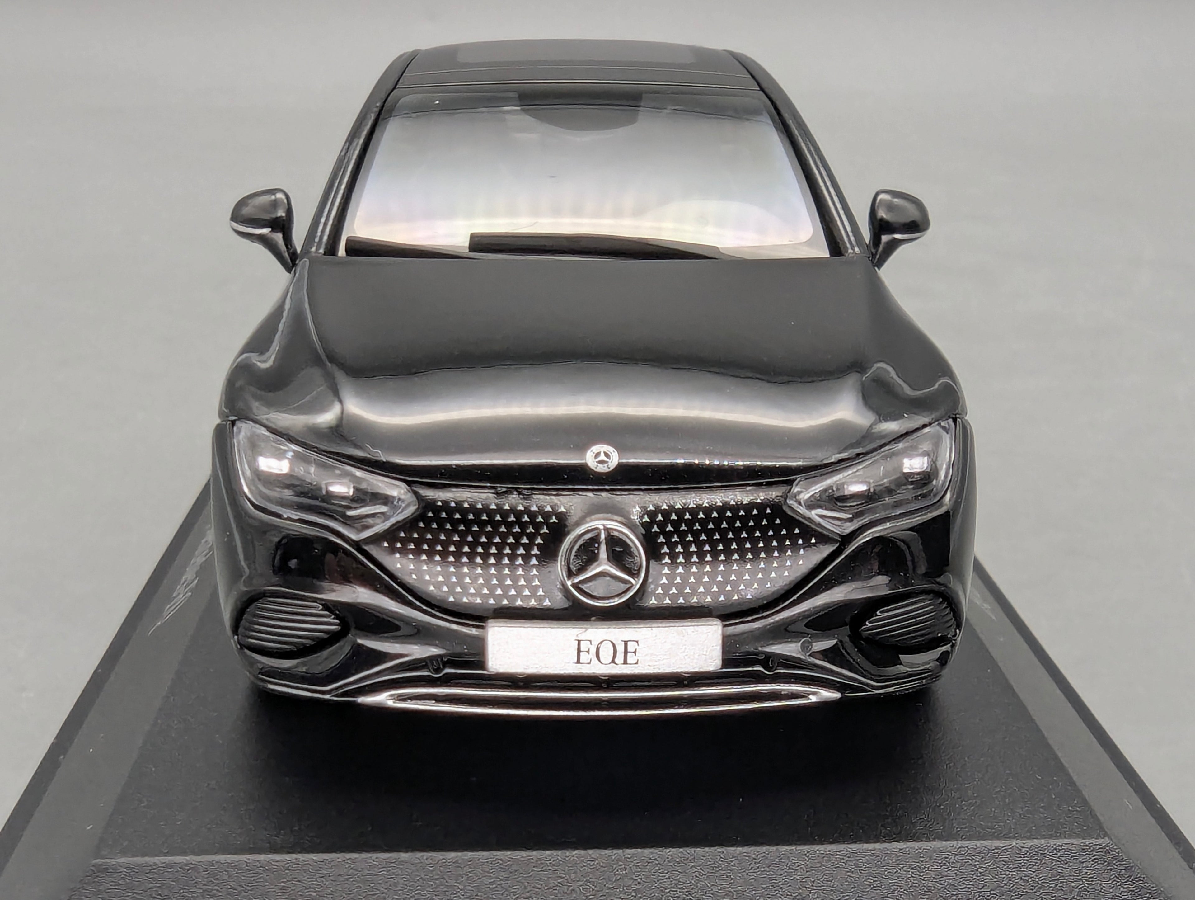 Modellautos 1:43 Herpa Mercedes Benz EQE Obsidianschwarz Schwarz Dealer OVP