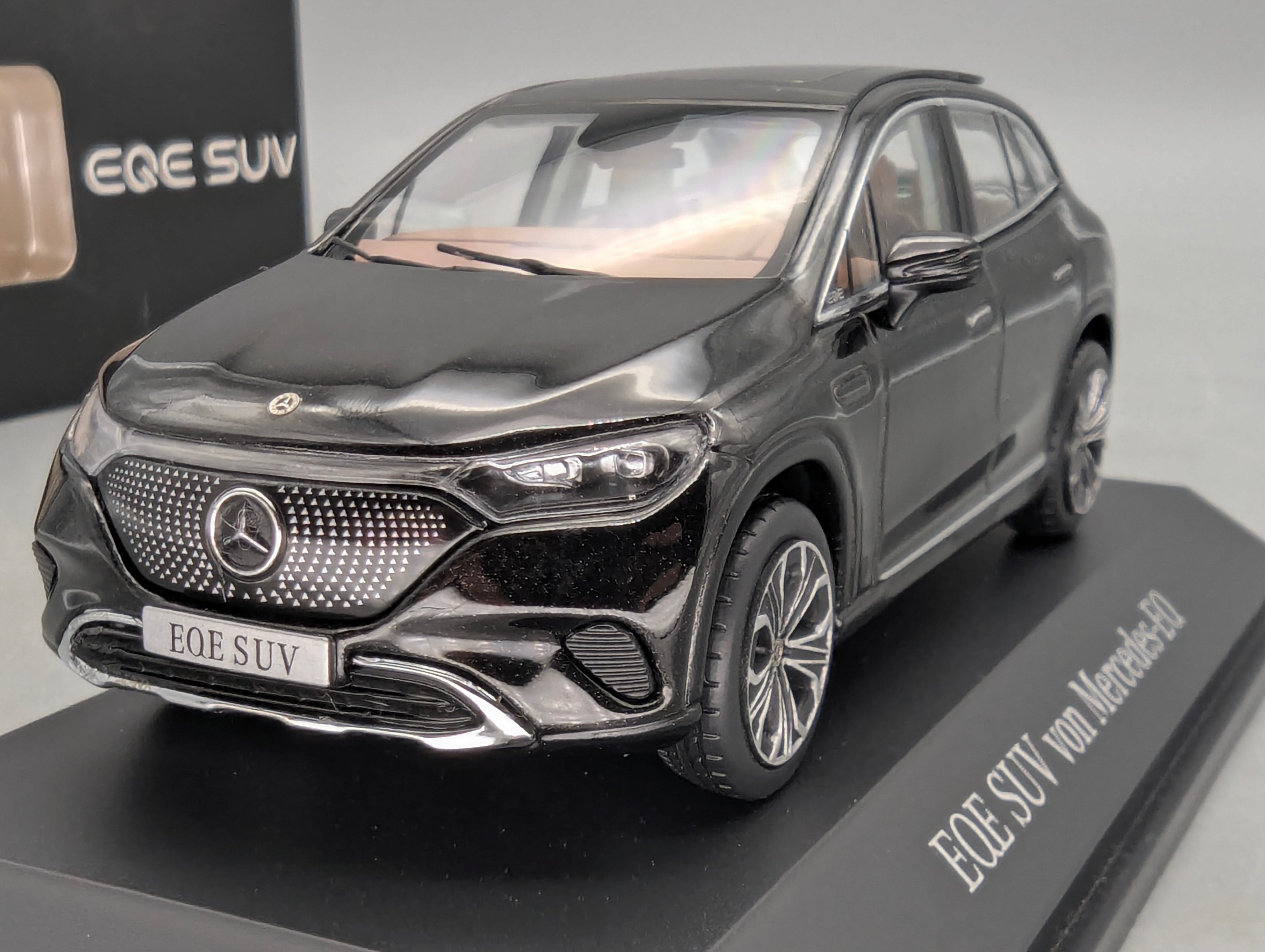 Modellautos 1:43 Spark Mercedes Benz EQE SUV Obsidianschwarz Schwarz mit OVP