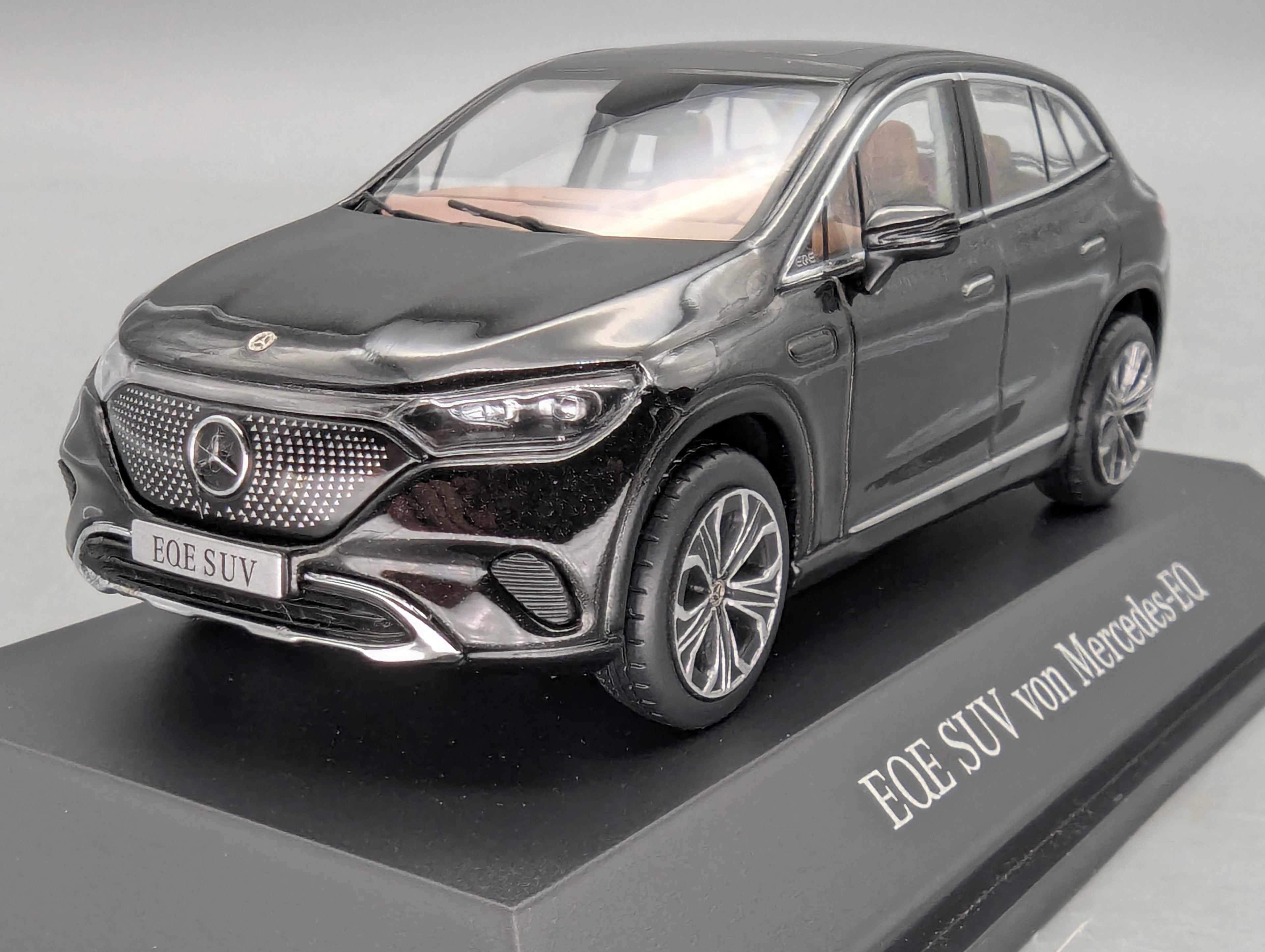 Modellautos 1:43 Spark Mercedes Benz EQE SUV Obsidianschwarz Schwarz mit OVP