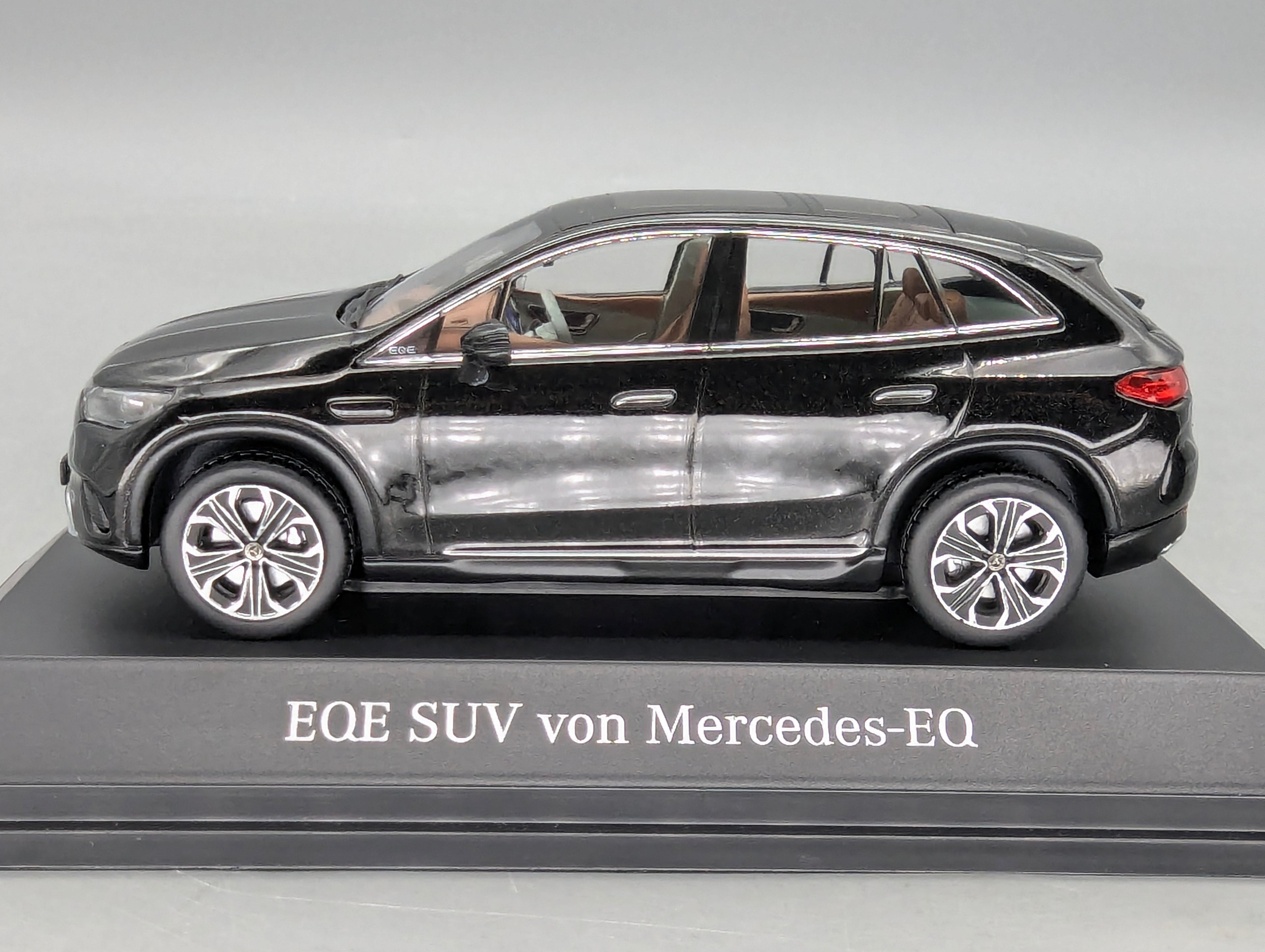 Modellautos 1:43 Spark Mercedes Benz EQE SUV Obsidianschwarz Schwarz mit OVP