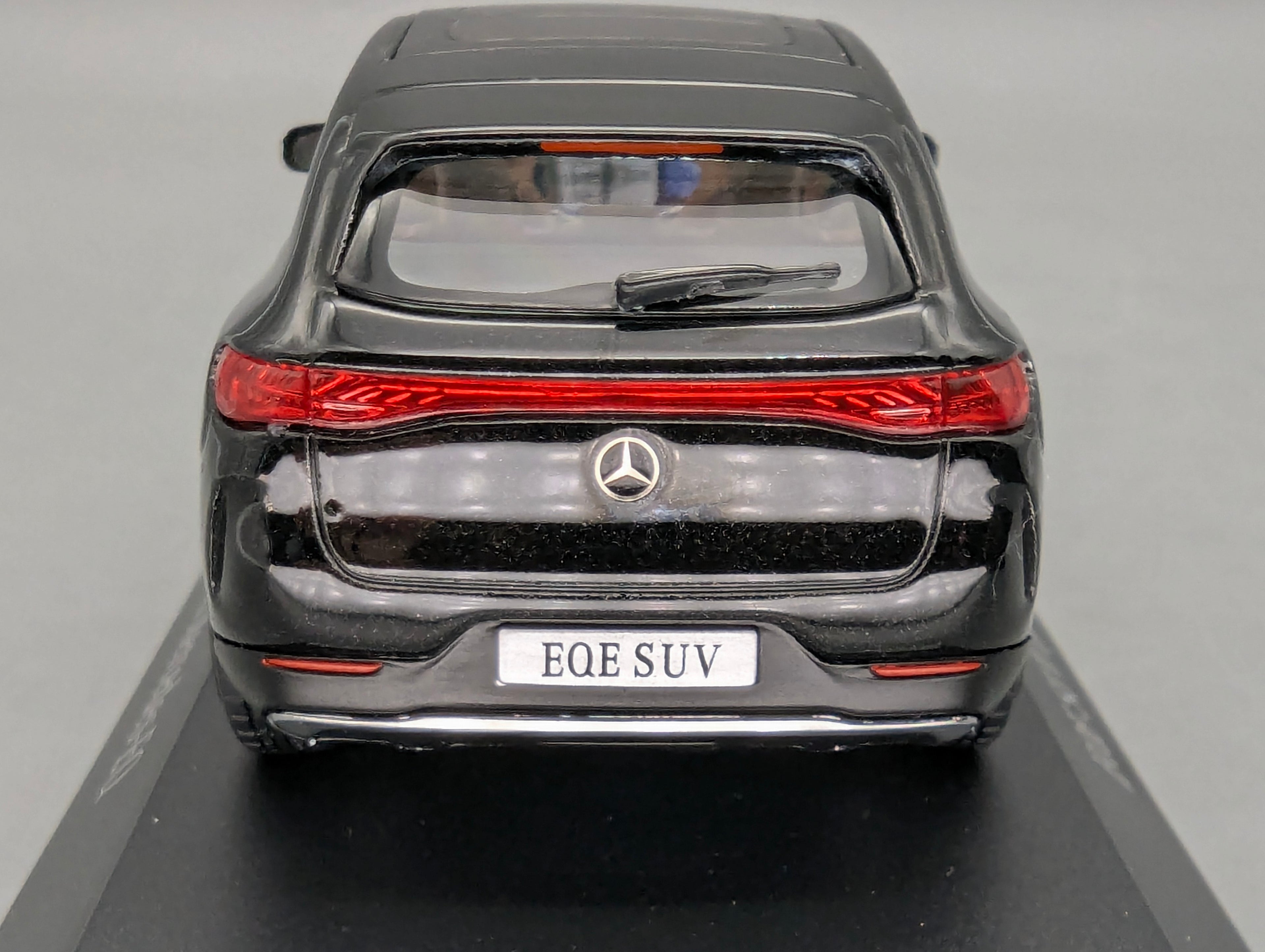 Modellautos 1:43 Spark Mercedes Benz EQE SUV Obsidianschwarz Schwarz mit OVP