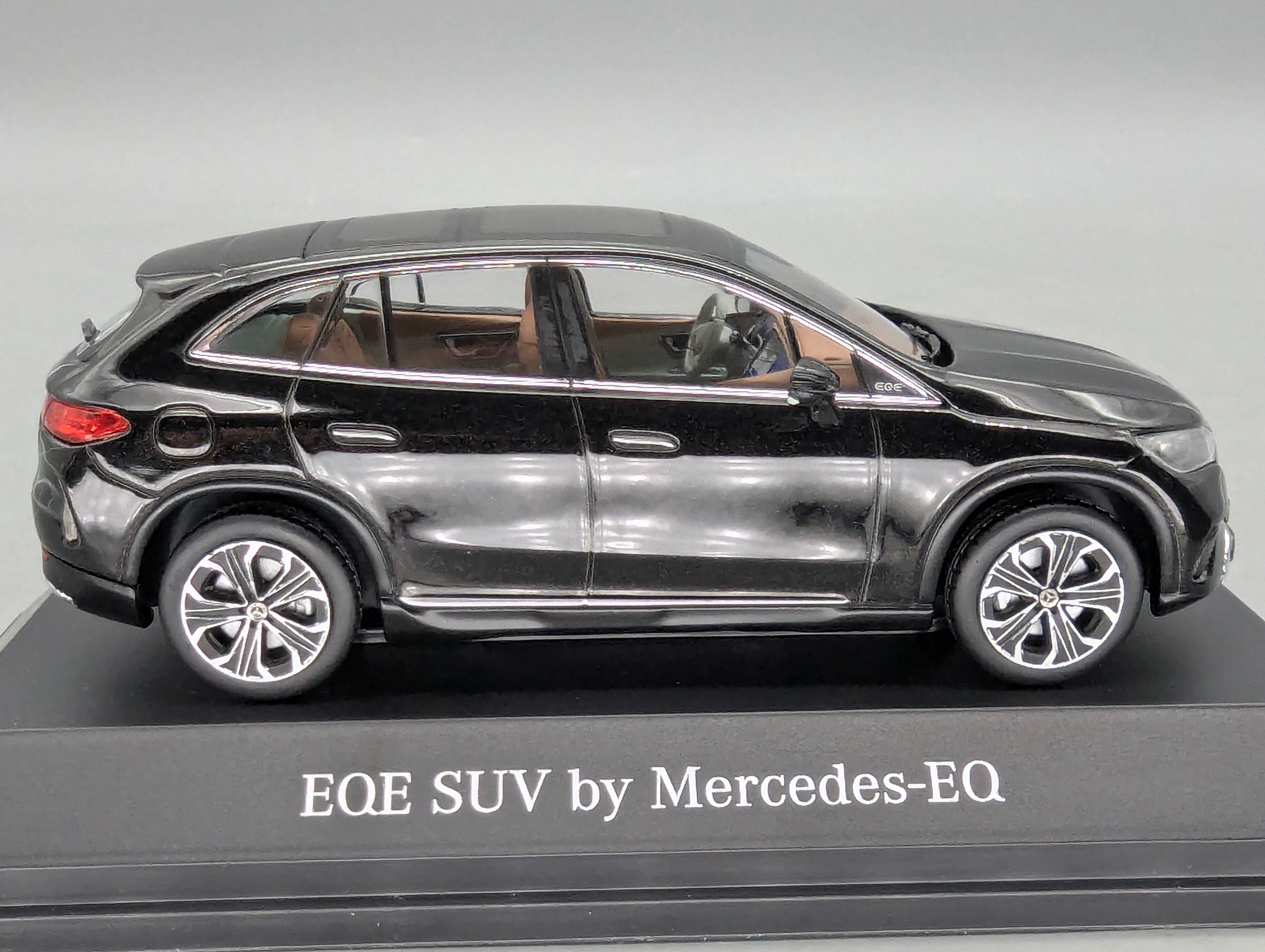 Modellautos 1:43 Spark Mercedes Benz EQE SUV Obsidianschwarz Schwarz mit OVP