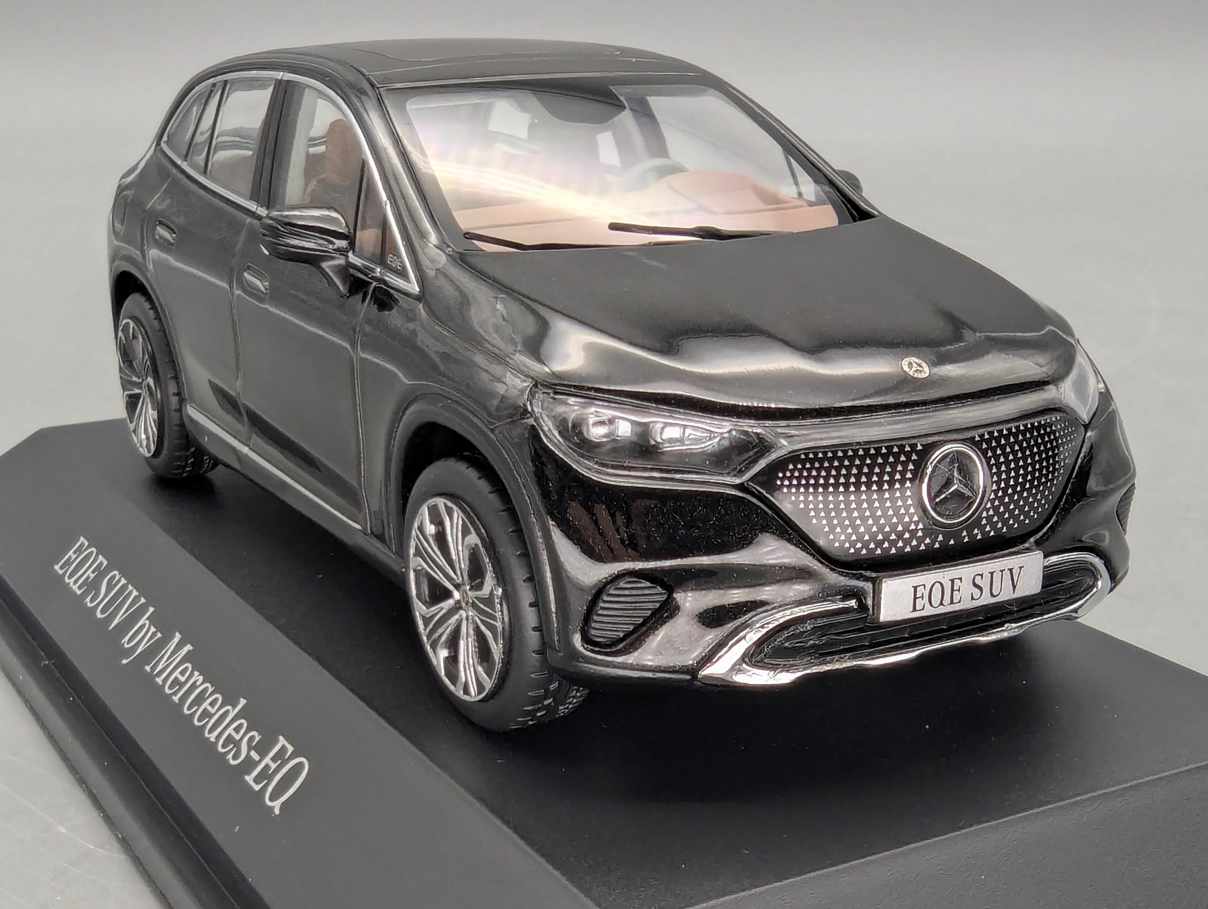 Modellautos 1:43 Spark Mercedes Benz EQE SUV Obsidianschwarz Schwarz mit OVP