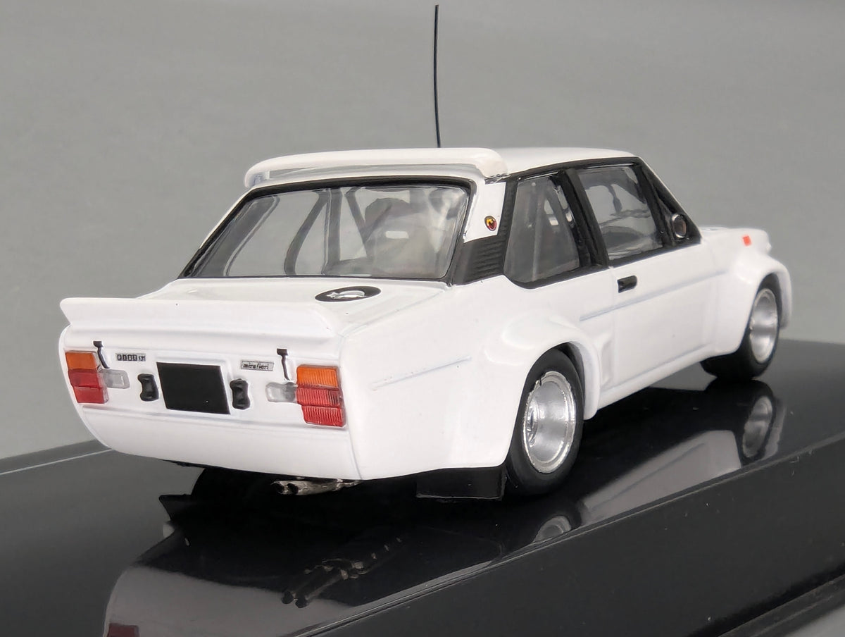 Modellautos 1:43 Ixo Fiat 131 Abarth Rally Specs Weiß 1978 mit Ersatzrädern mit OVP