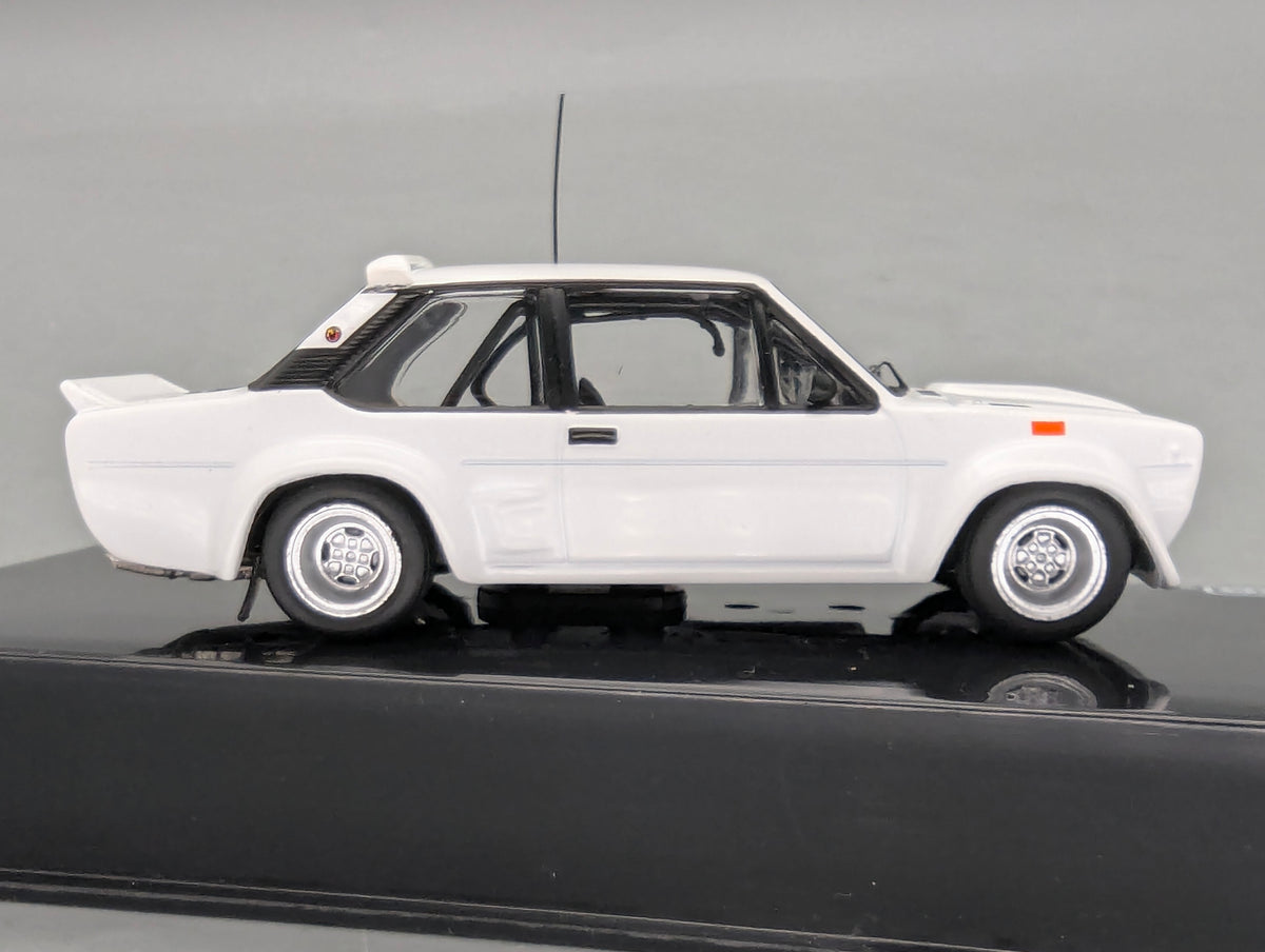 Modellautos 1:43 Ixo Fiat 131 Abarth Rally Specs Weiß 1978 mit Ersatzrädern mit OVP