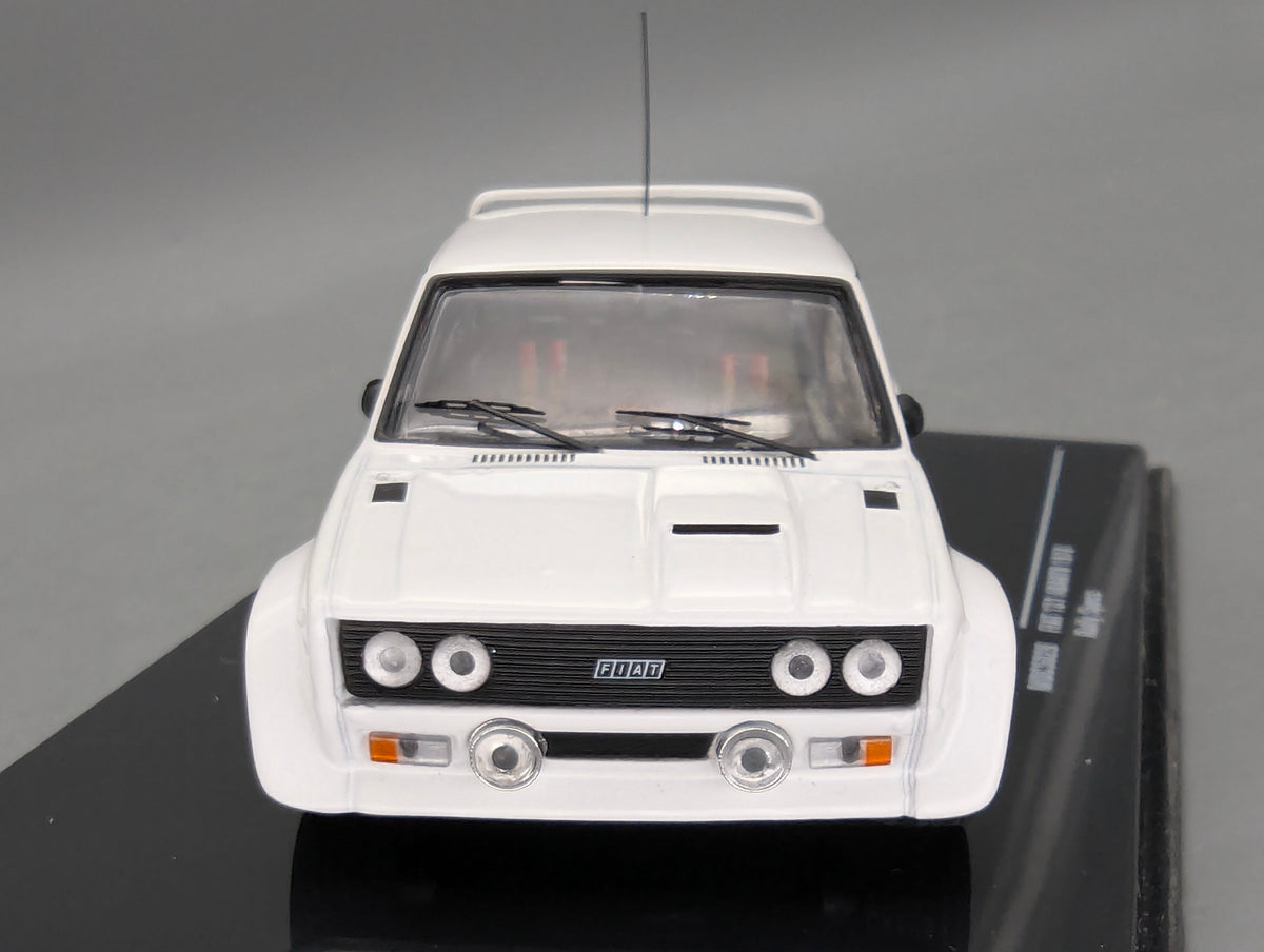 Modellautos 1:43 Ixo Fiat 131 Abarth Rally Specs Weiß 1978 mit Ersatzrädern mit OVP